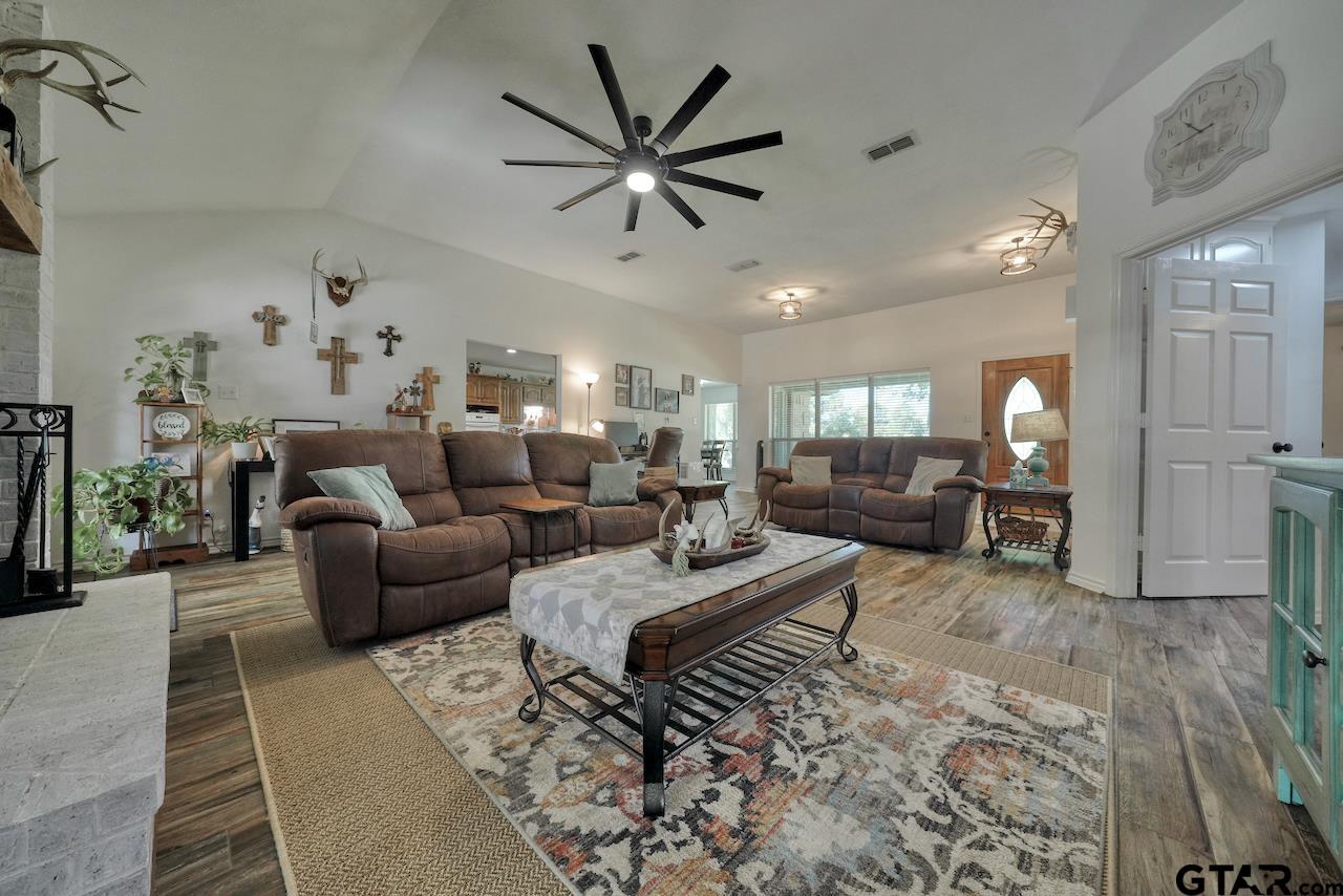 127 Clubview Dr