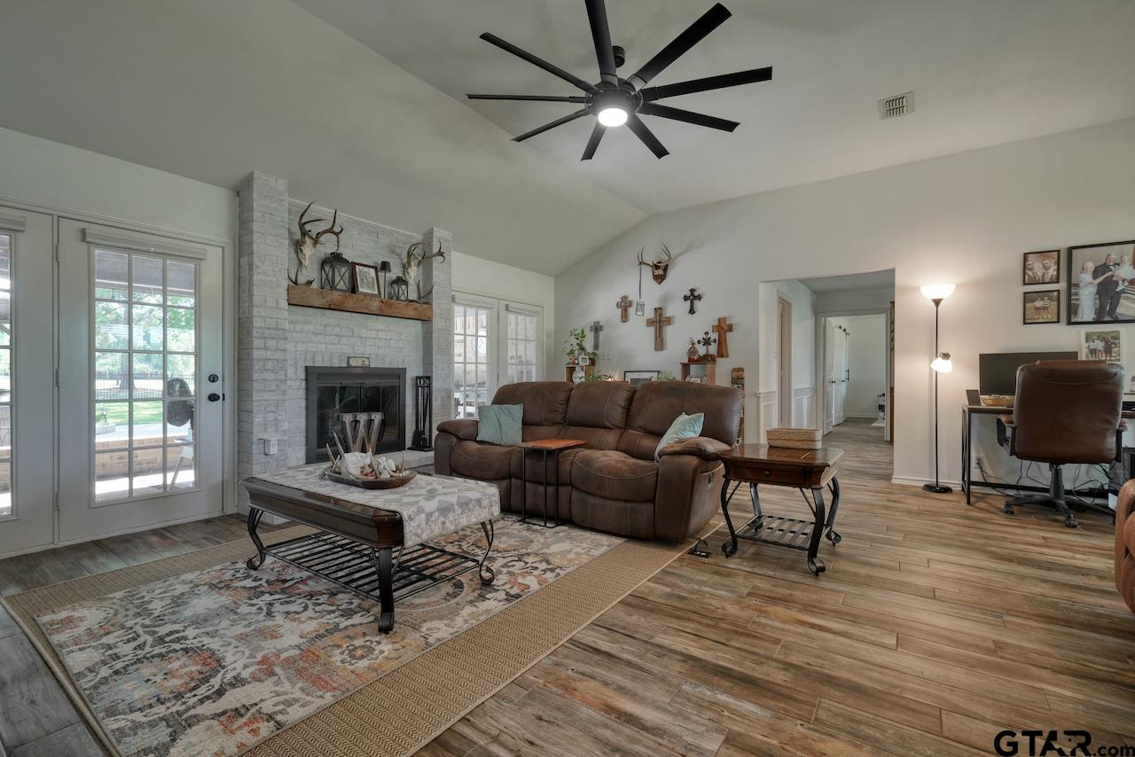 127 Clubview Dr