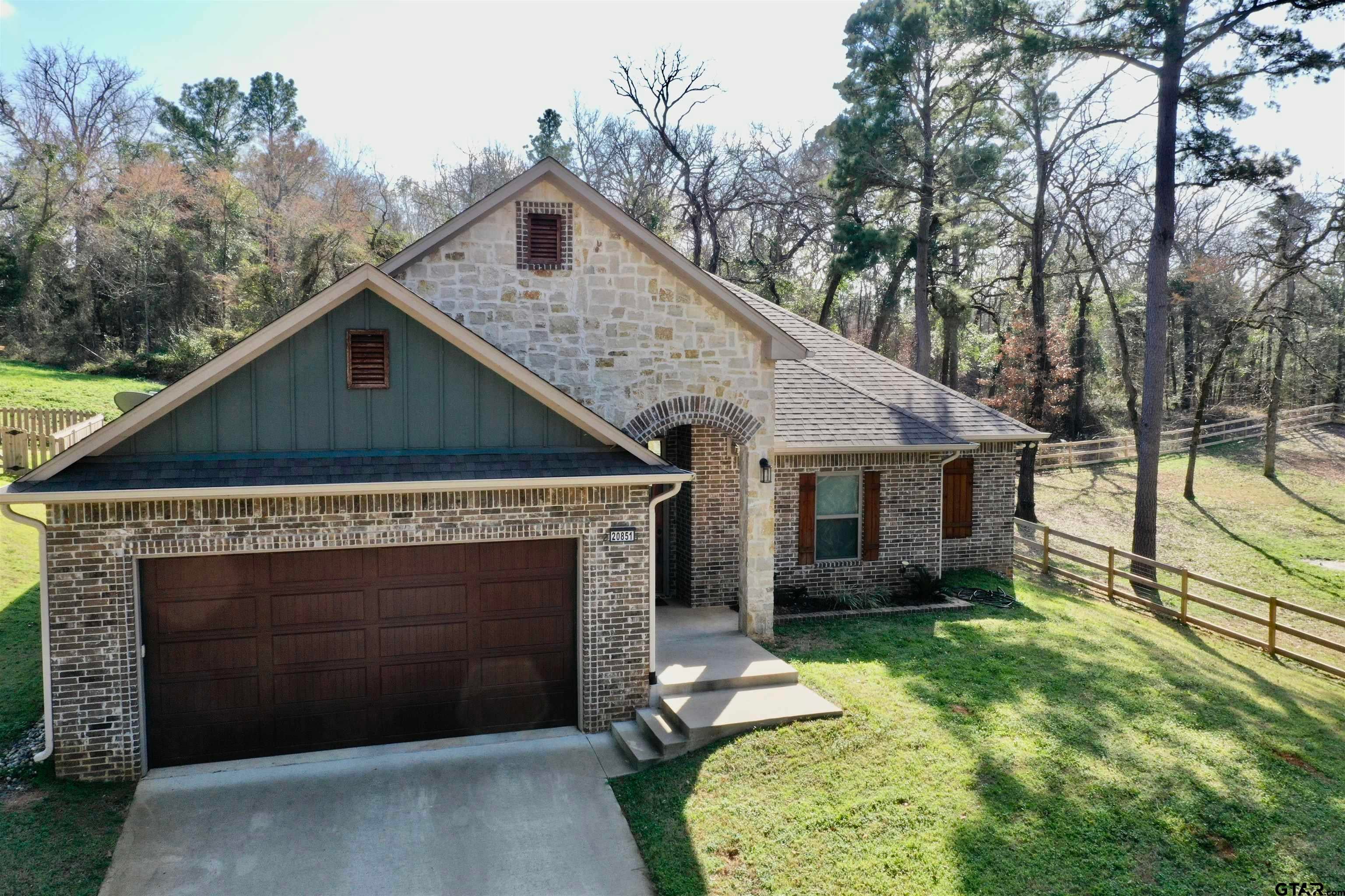 20851 Lakeview Dr.