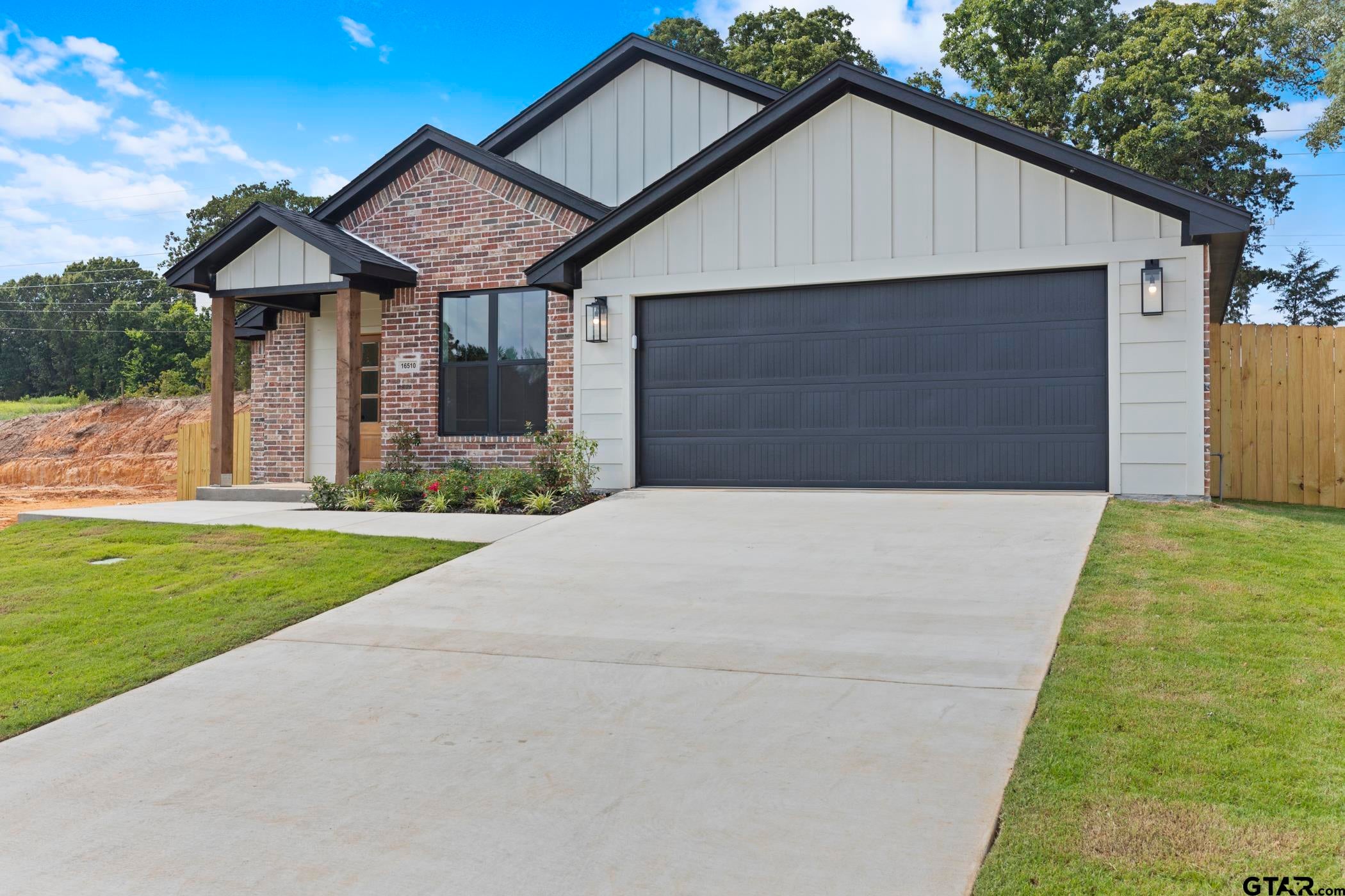 16510 Crossing Circle