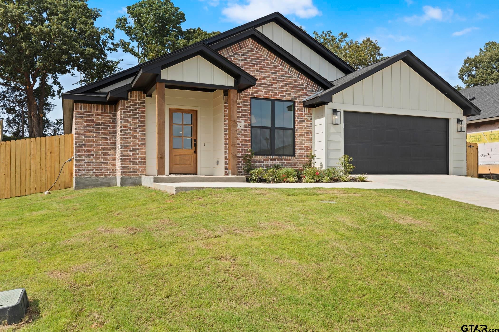 16510 Crossing Circle
