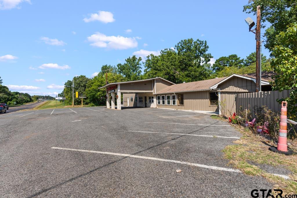 613 E Highway 31