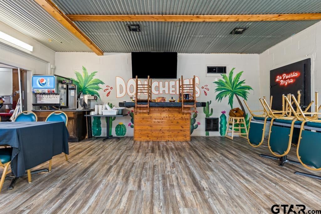 613 E Highway 31