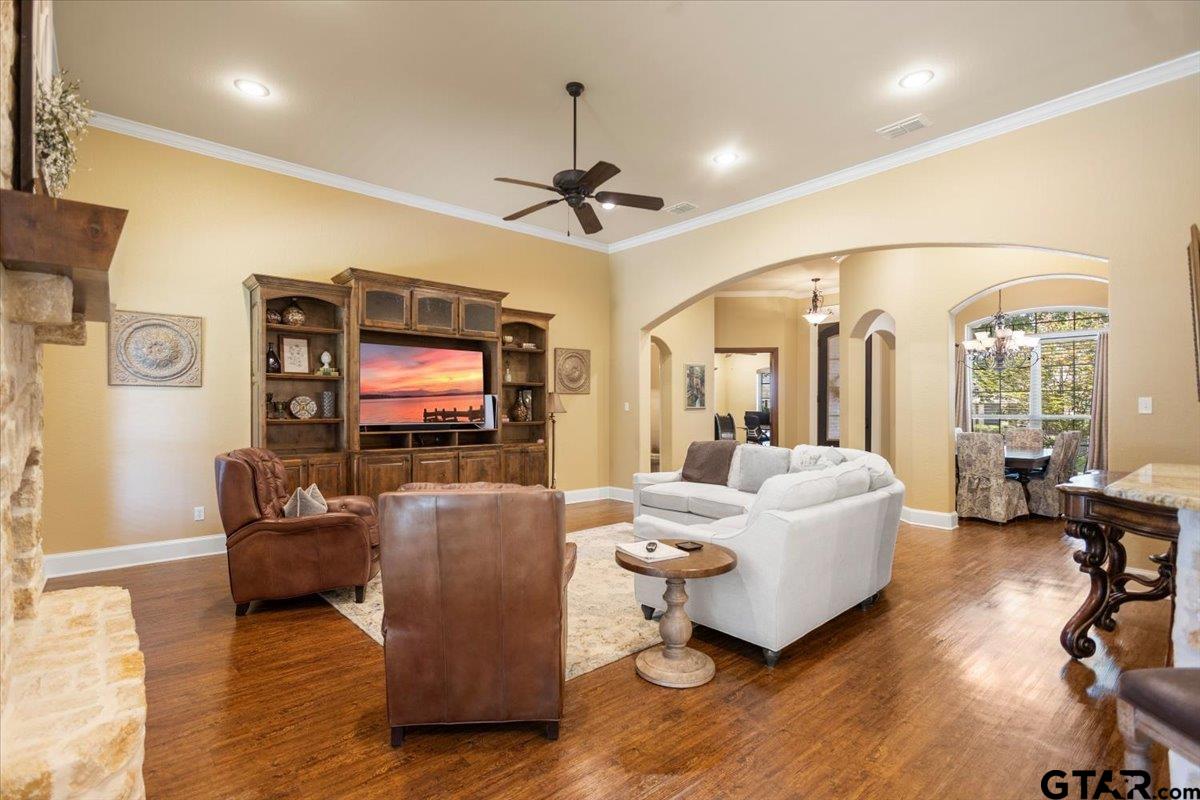 6567 Wheaton