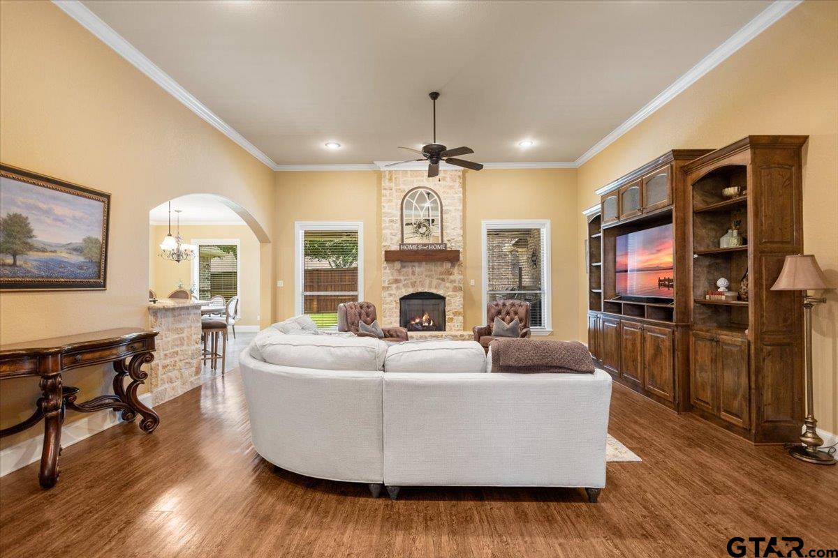 6567 Wheaton