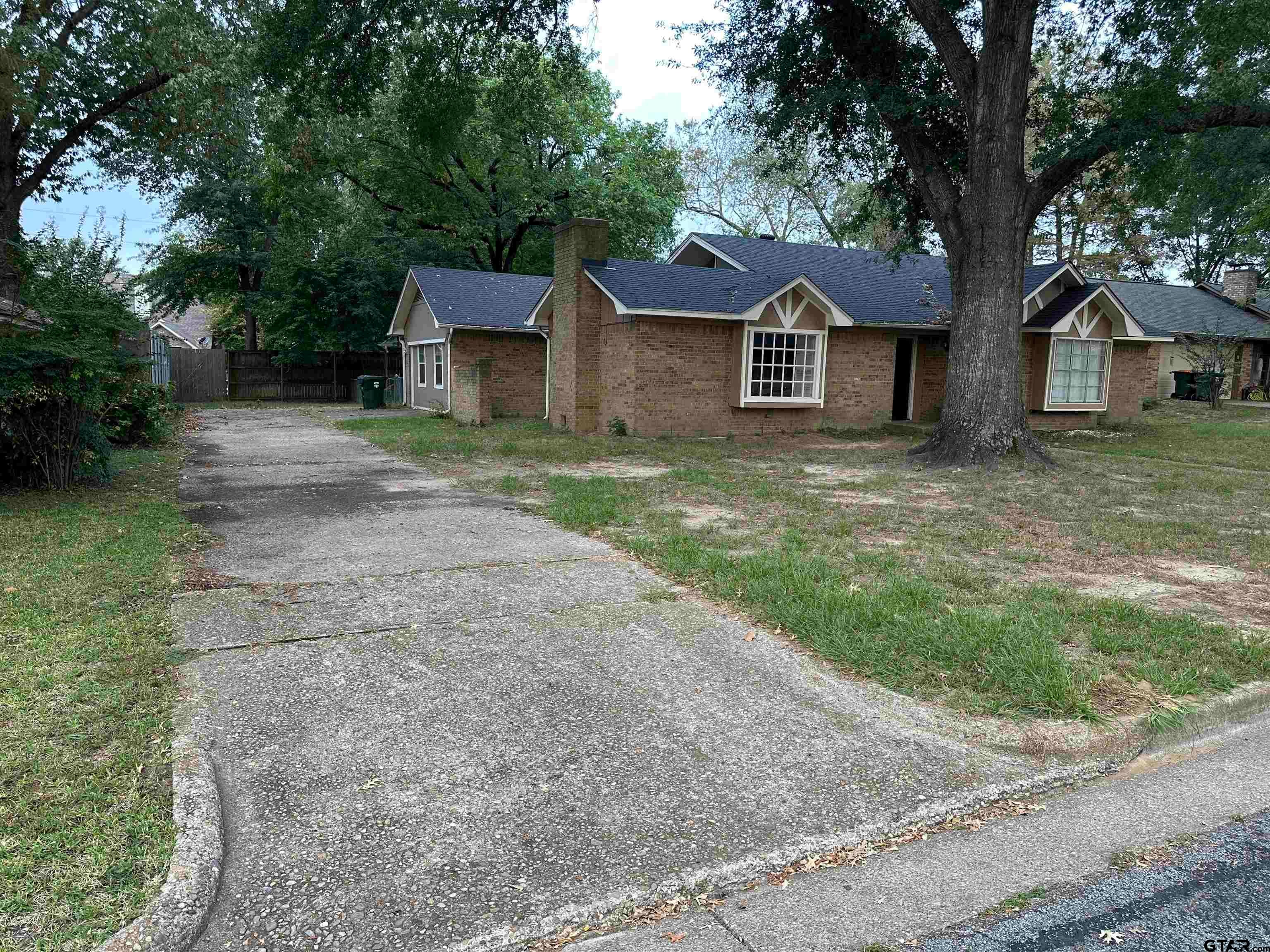 6213 Huntington Dr