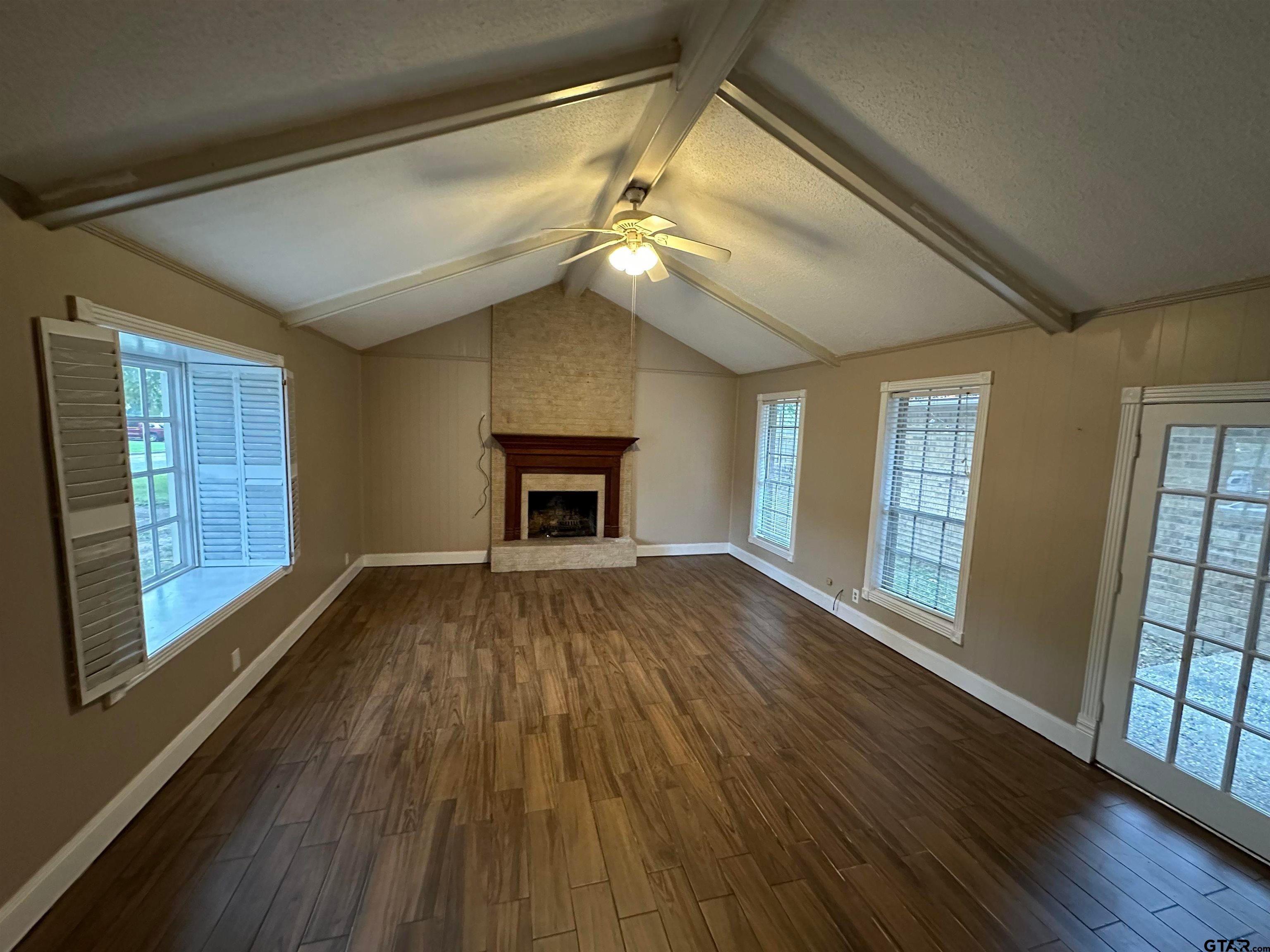 6213 Huntington Dr