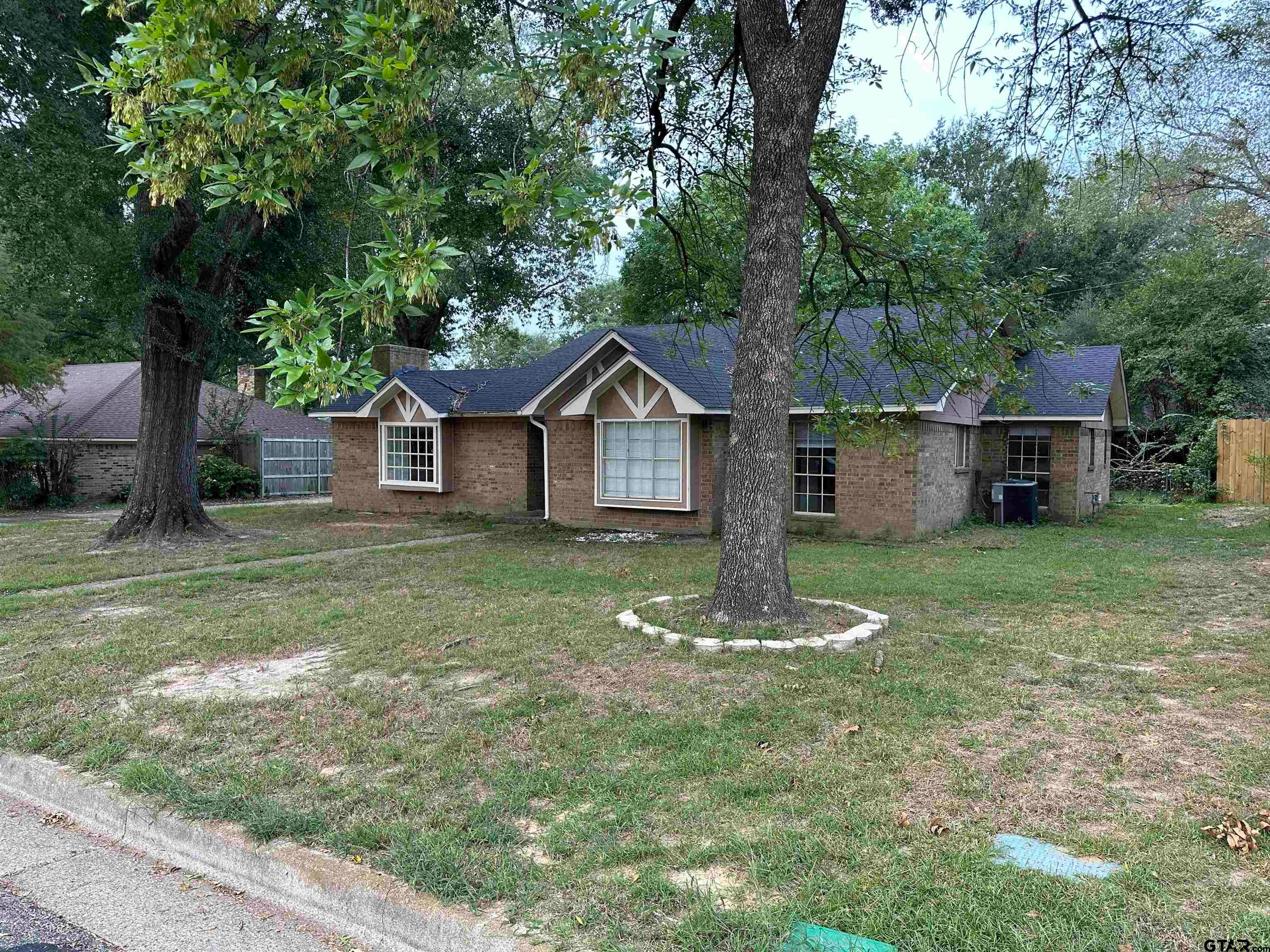 6213 Huntington Dr