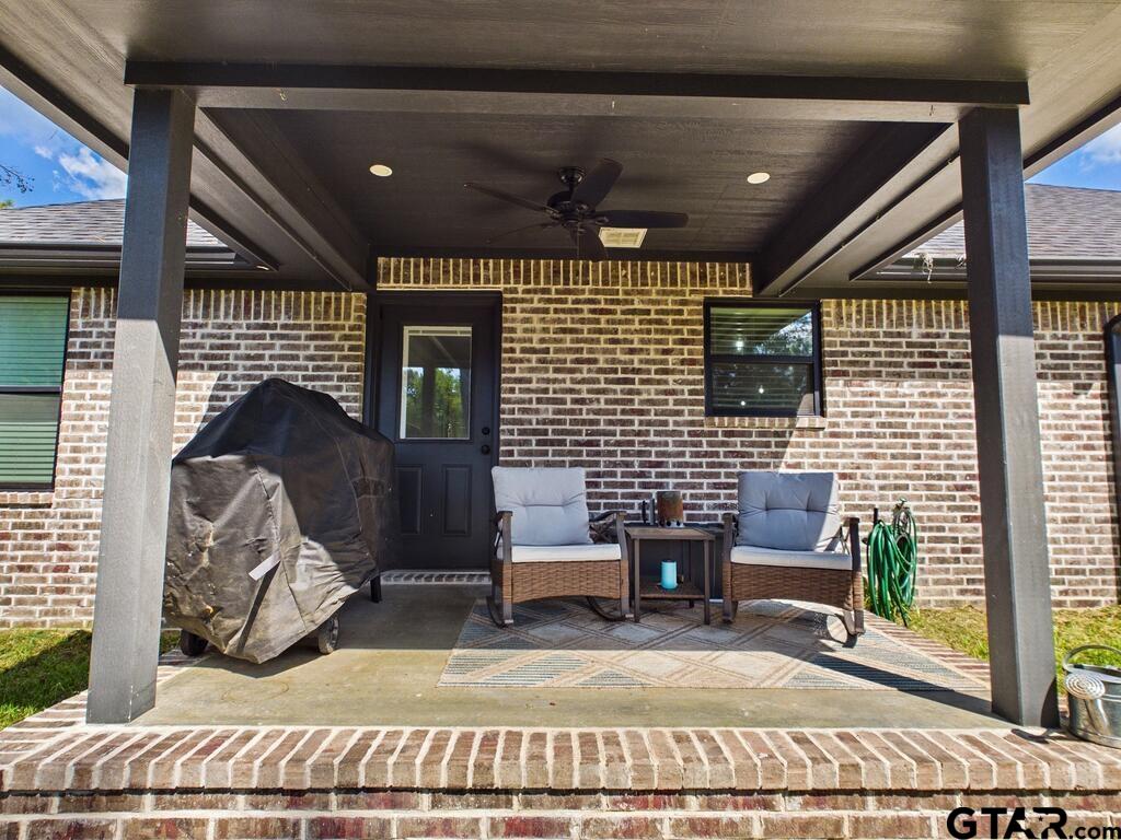 809 Scarlet Oak Street