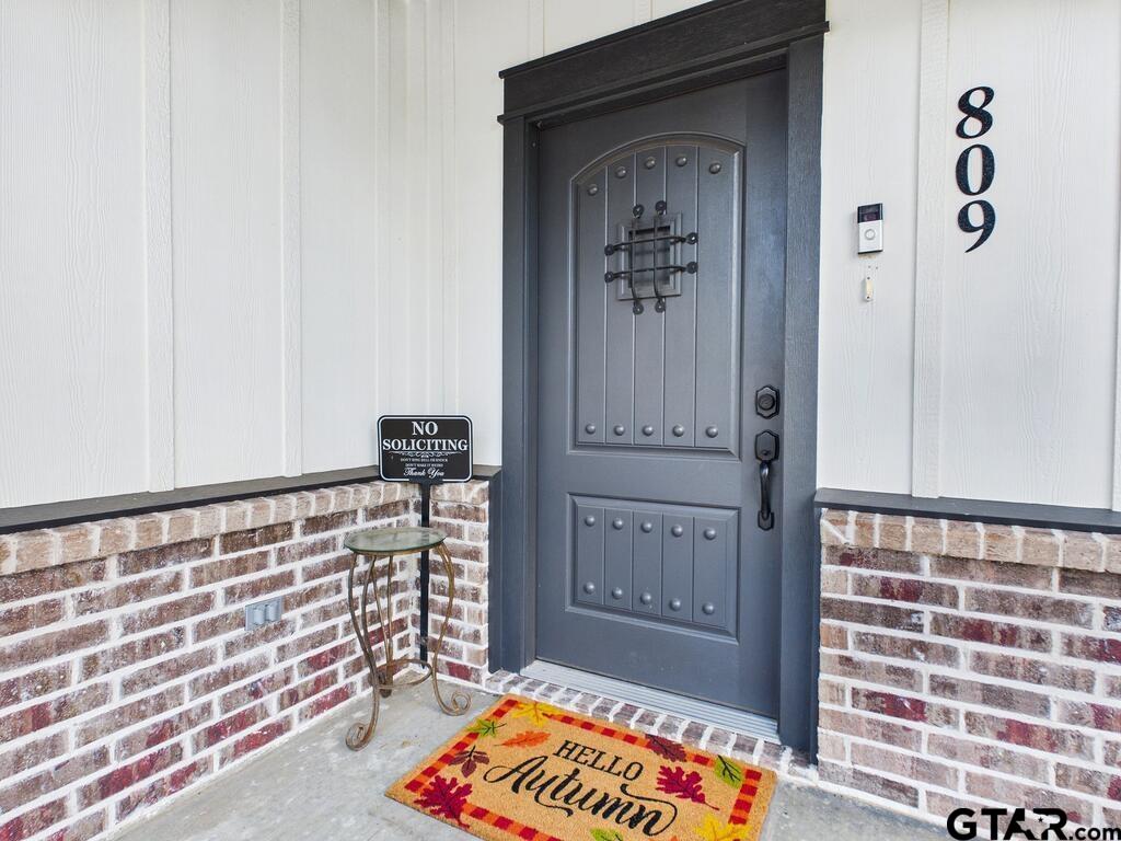 809 Scarlet Oak Street
