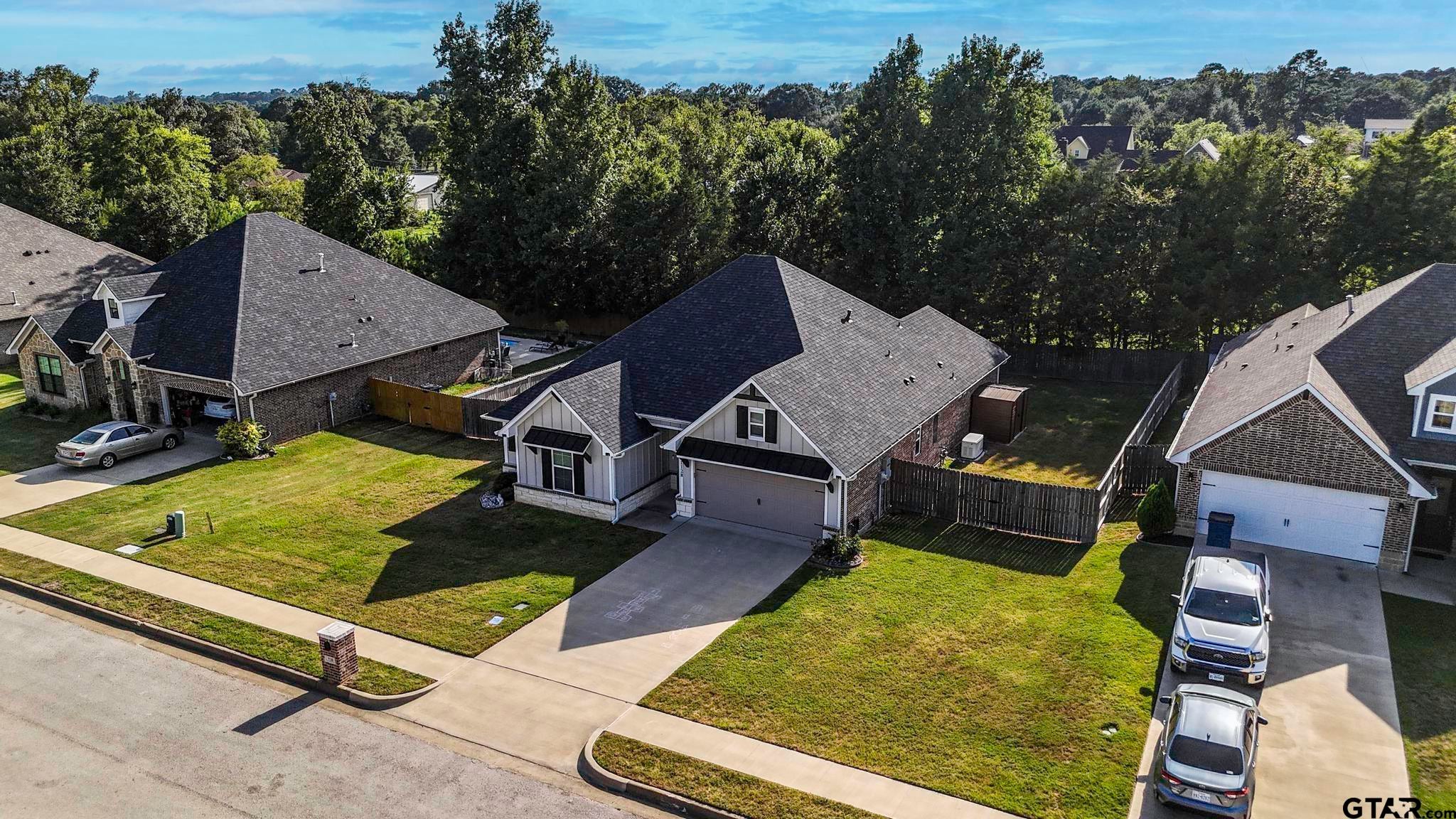 1128 Rhome Road