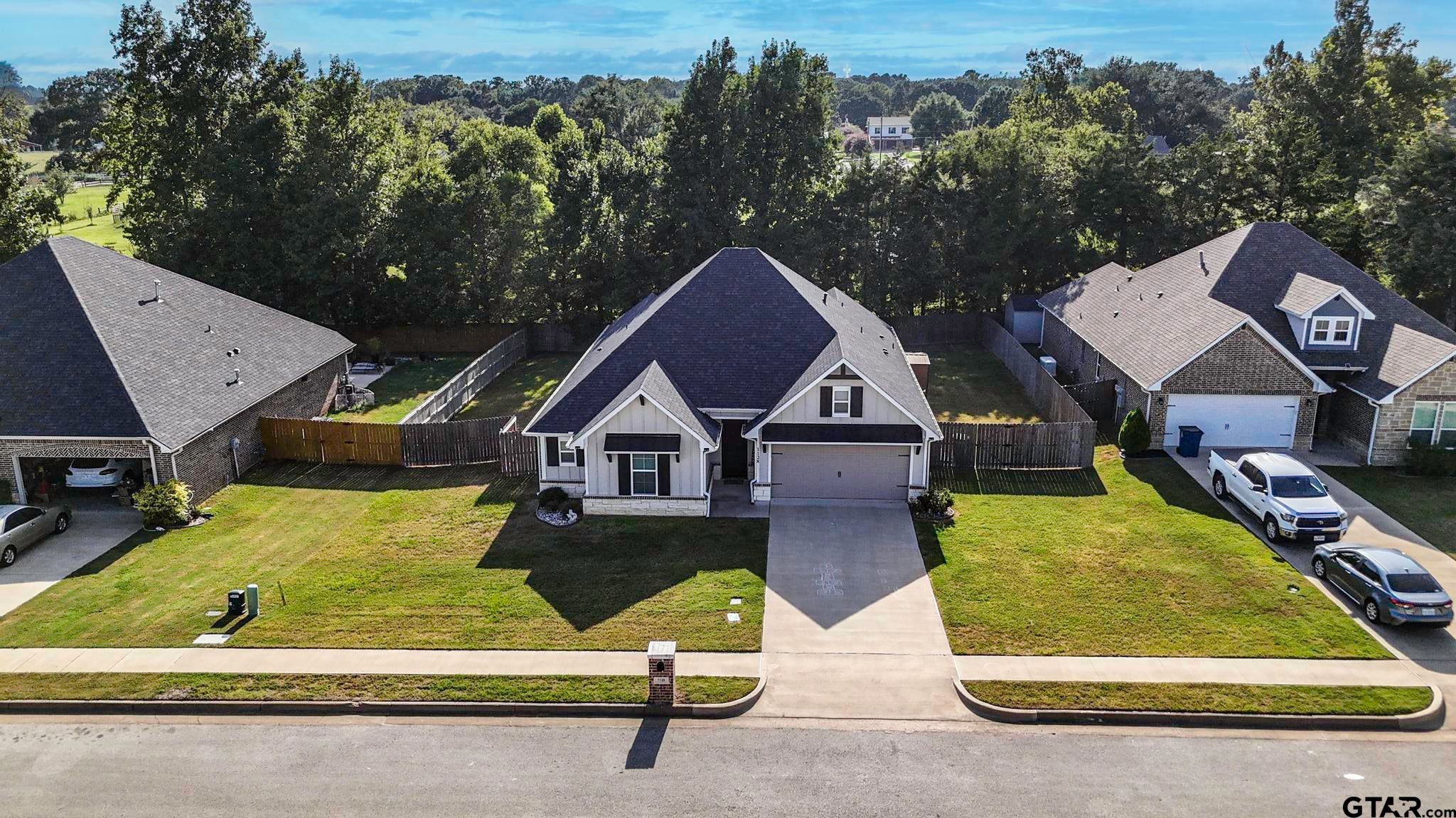 1128 Rhome Road