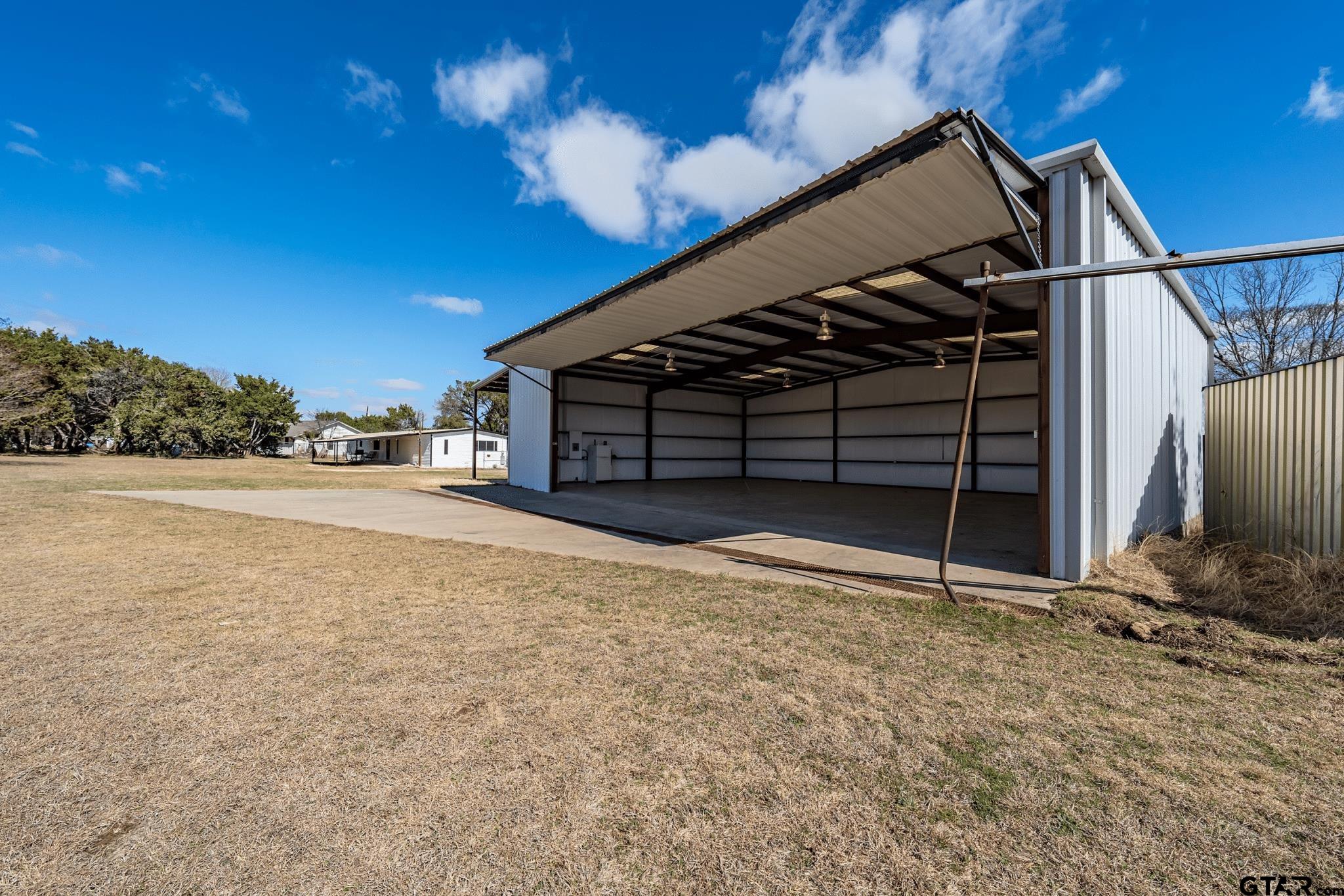 470 County Road 1812