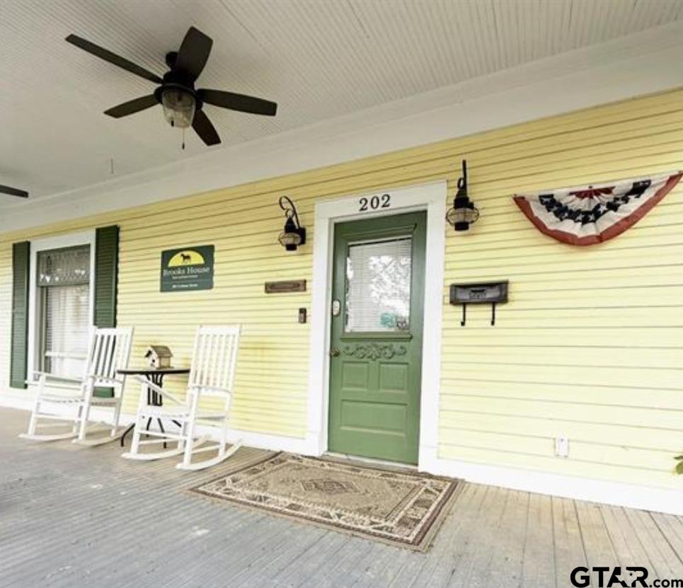 202 Graham St
