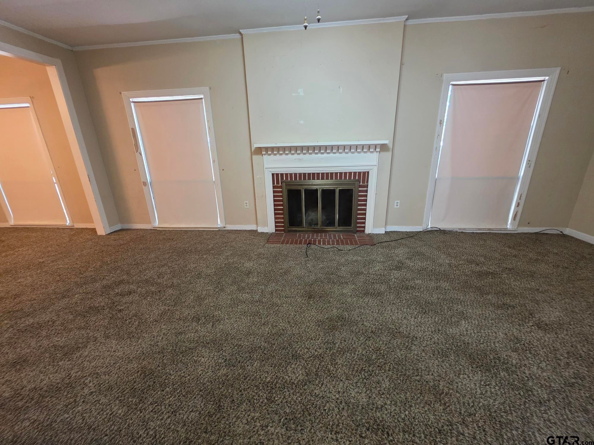 608 E Lane