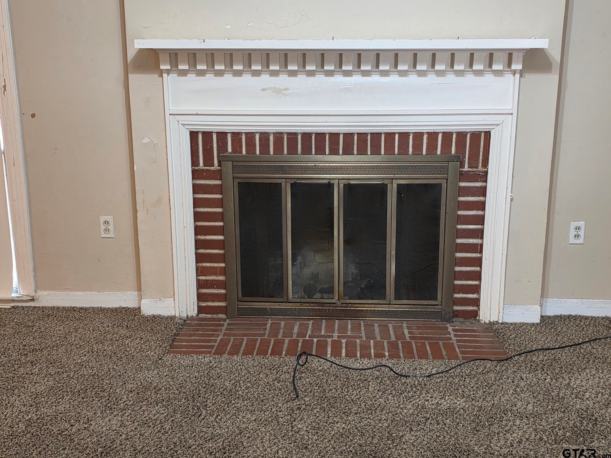 608 E Lane