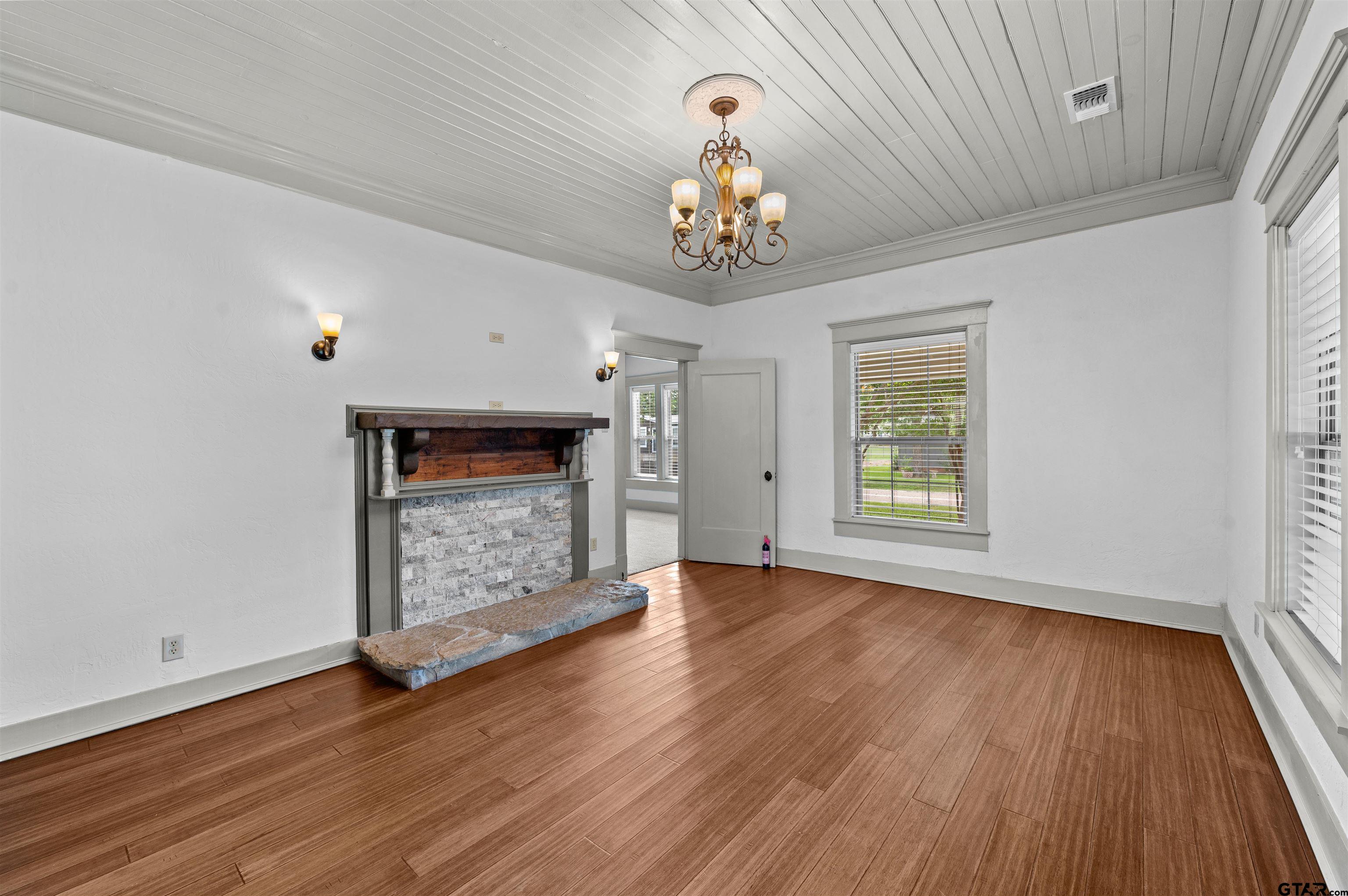 269 E Holley