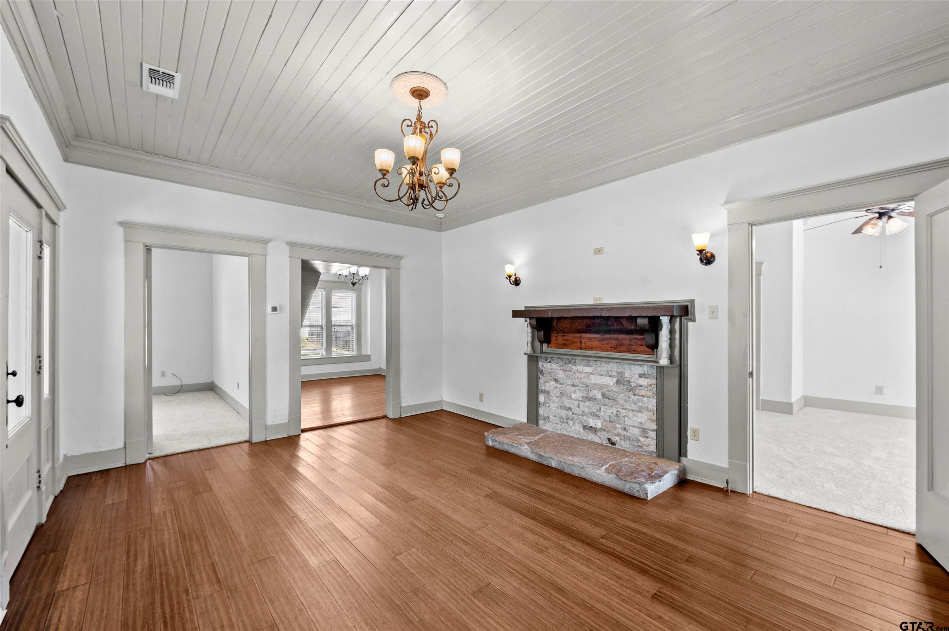 269 E Holley