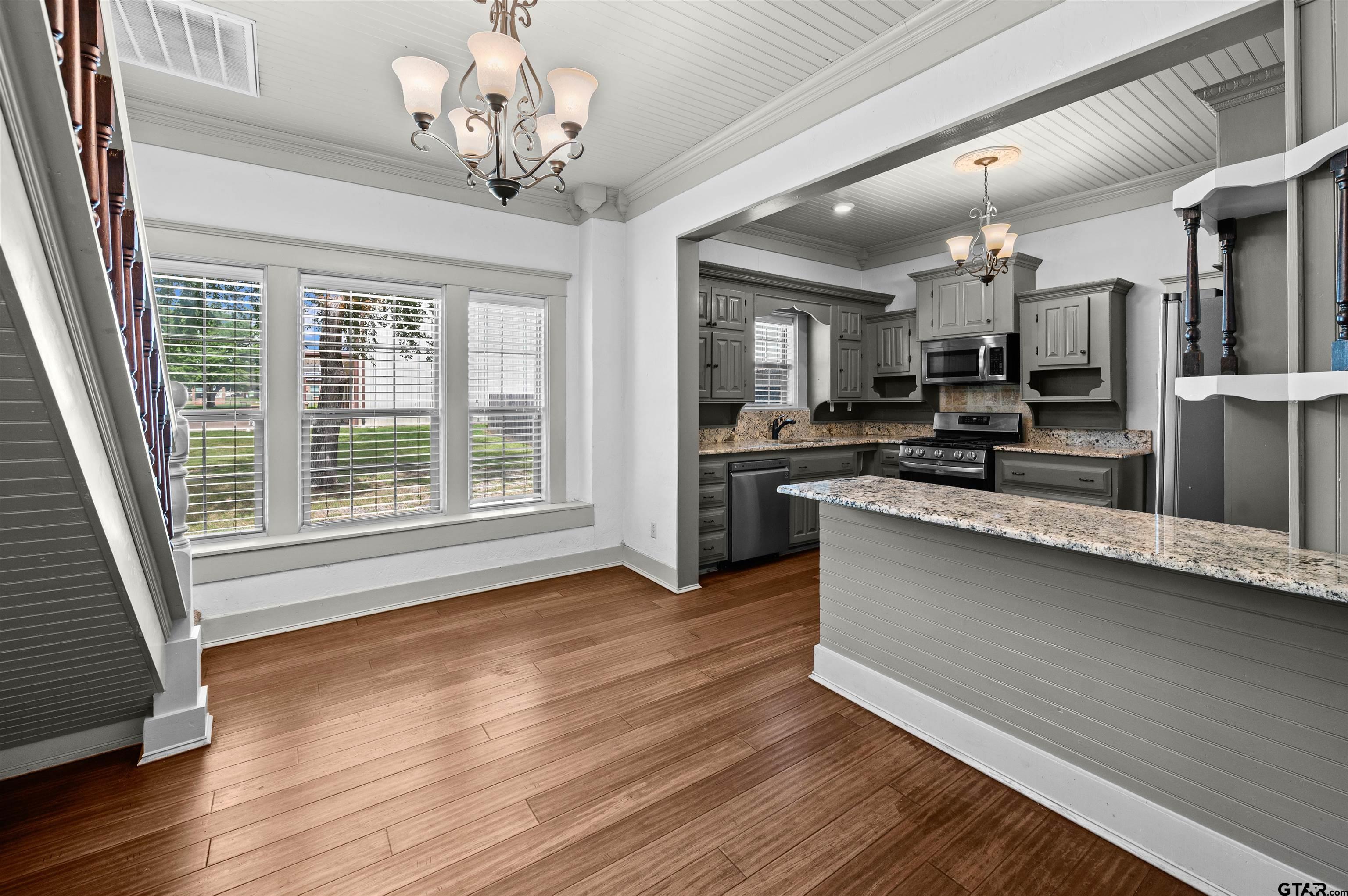 269 E Holley