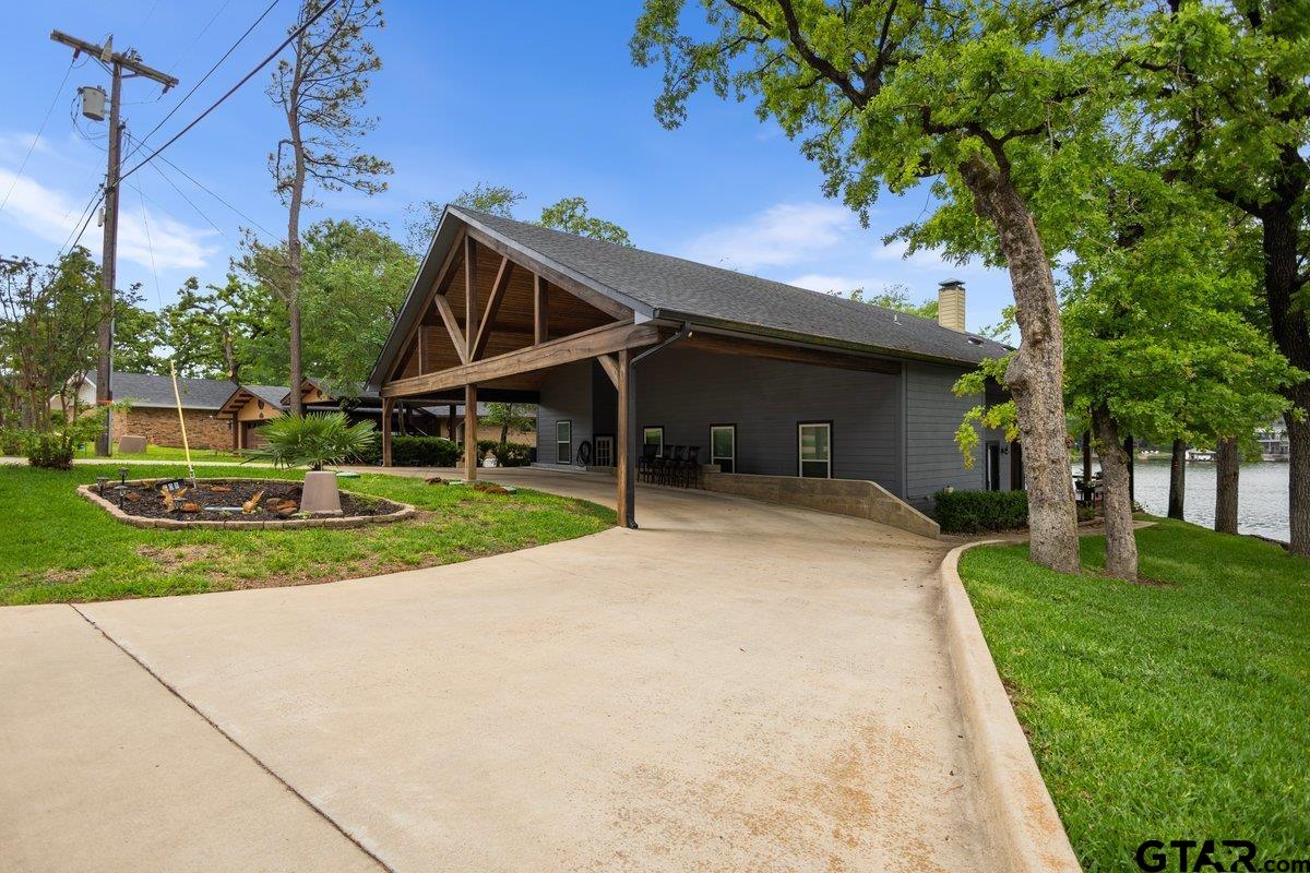 608 Hideaway Ln E