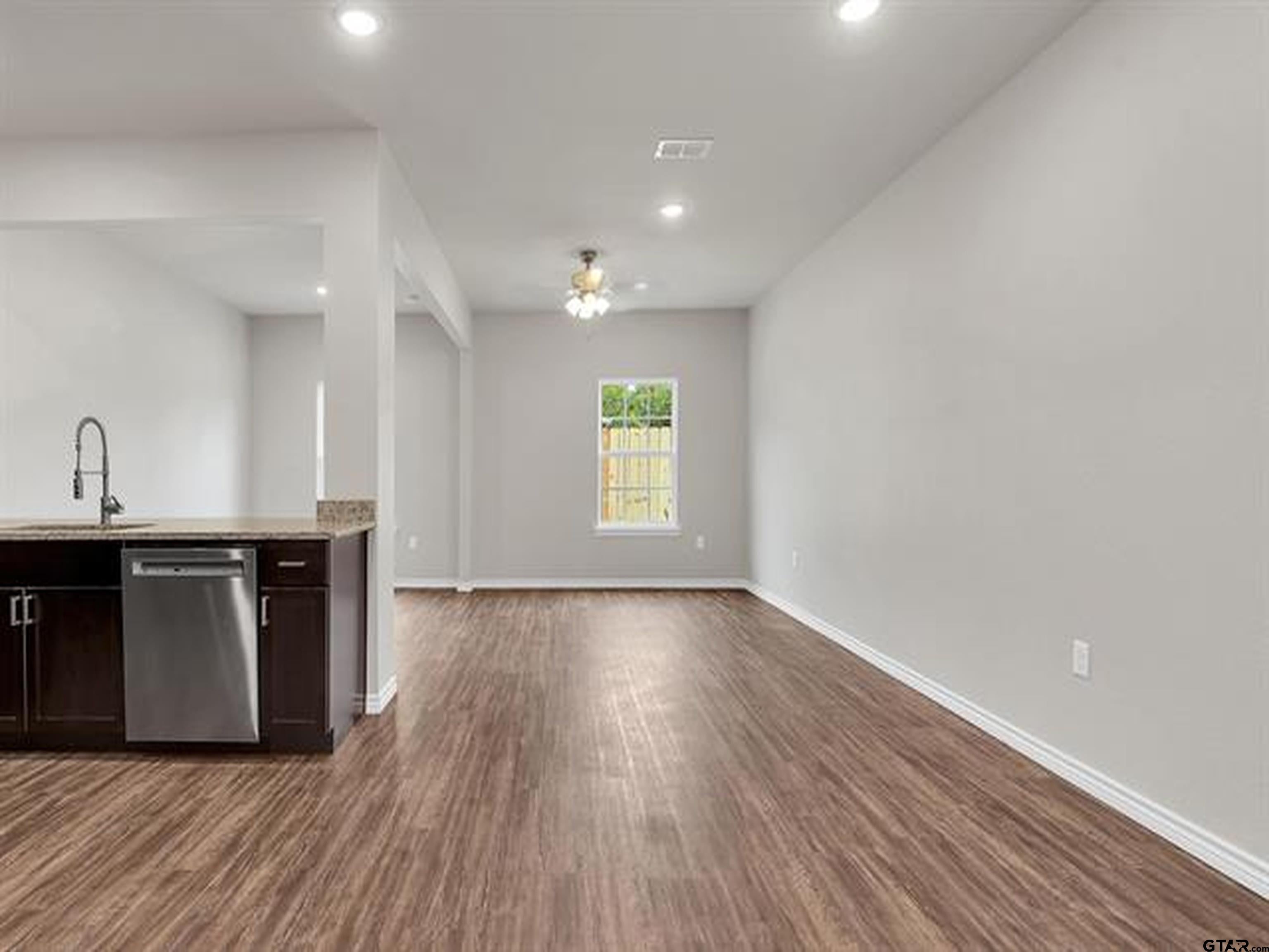 163/165 Village North Cir