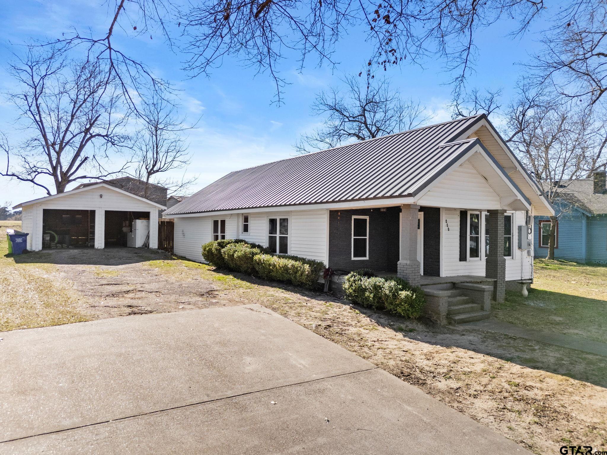 605 Dallas st