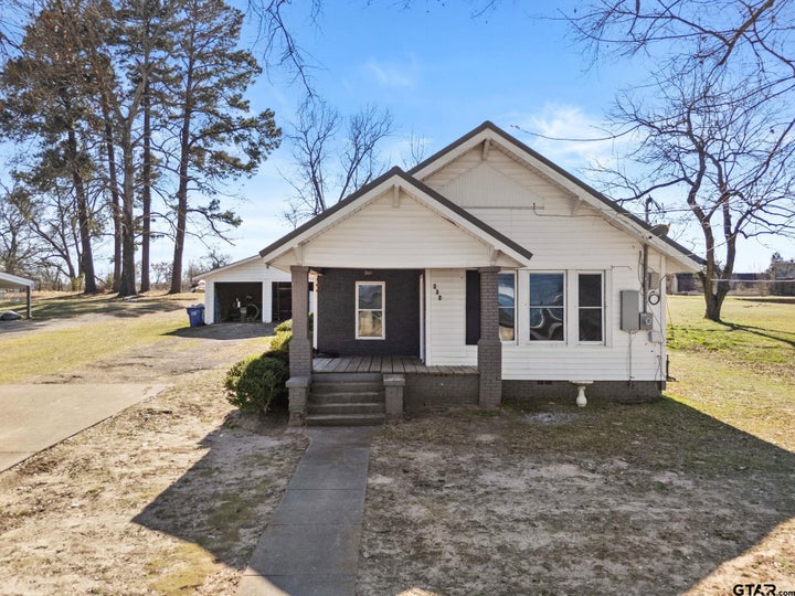Photo 1 of 31 — 605 Dallas st, Winona, TX 75792