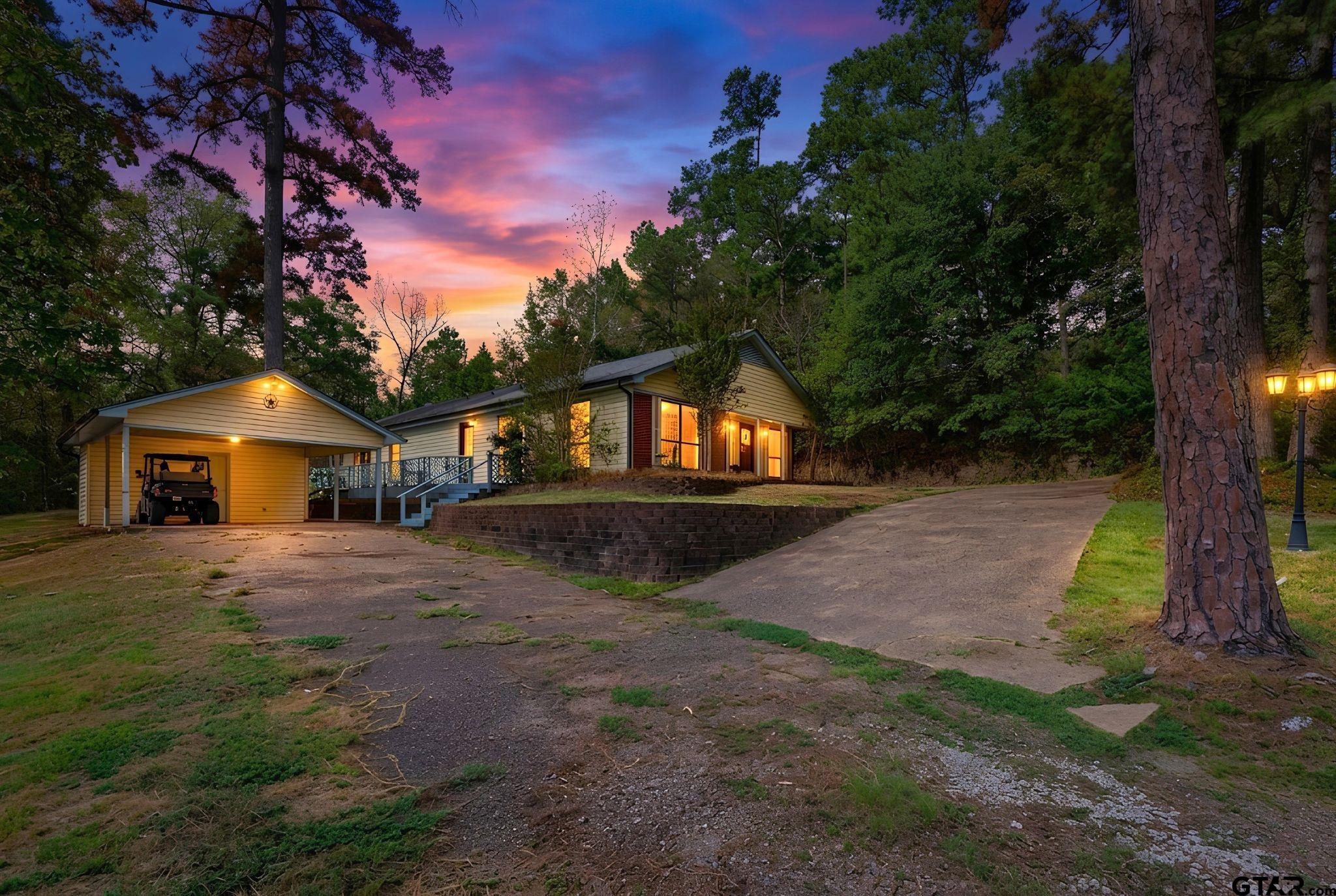 1656 Pineview Ln