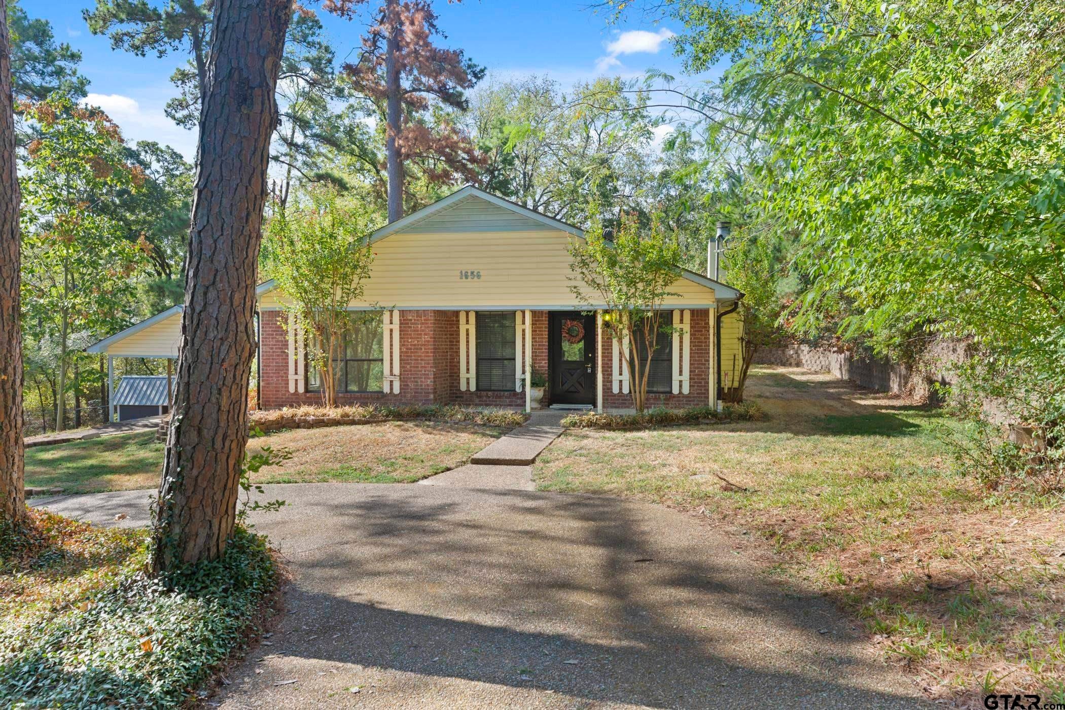 1656 Pineview Ln