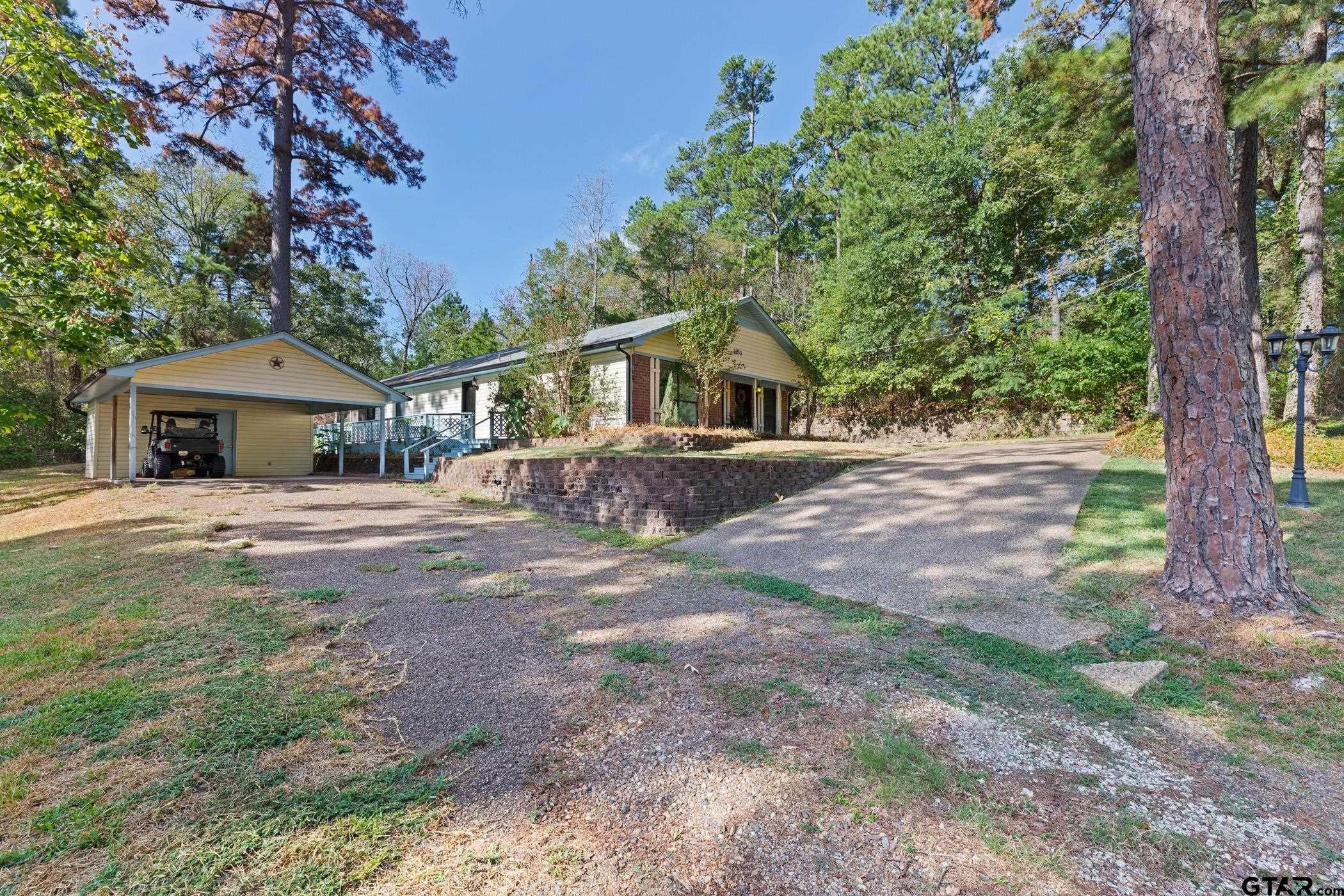 1656 Pineview Ln