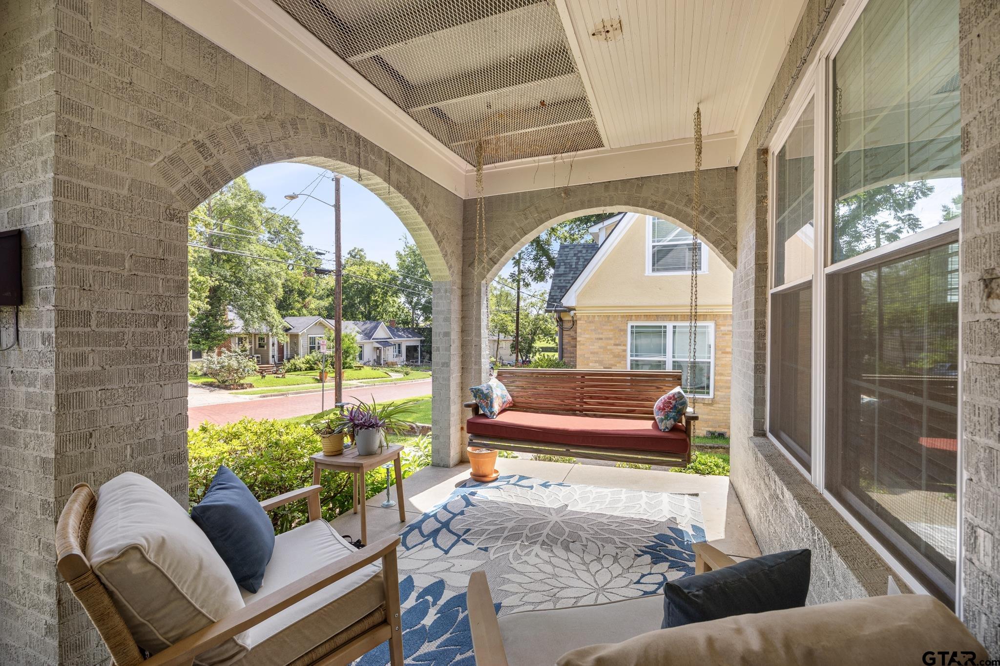 206 W Shaw