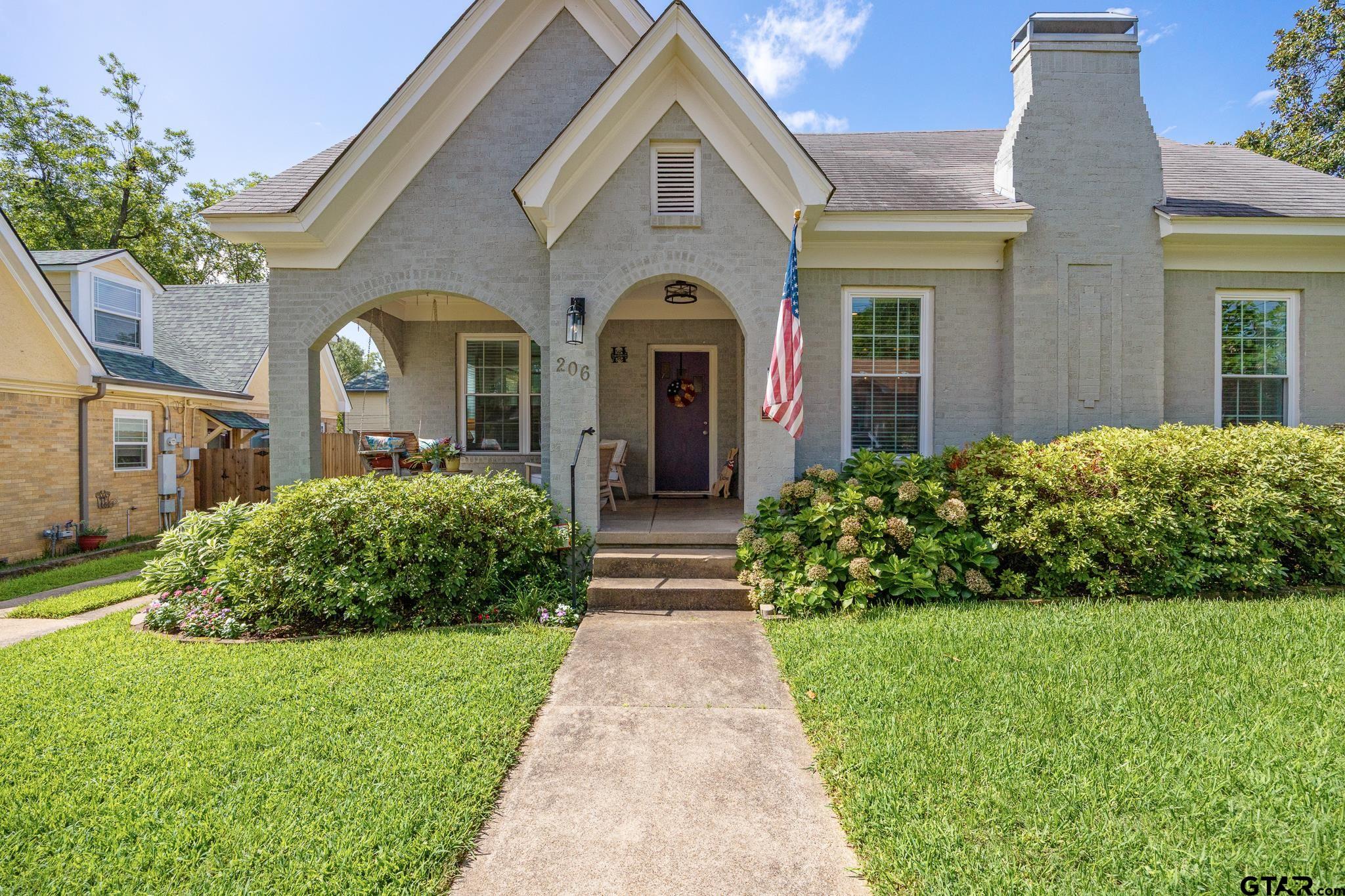 206 W Shaw