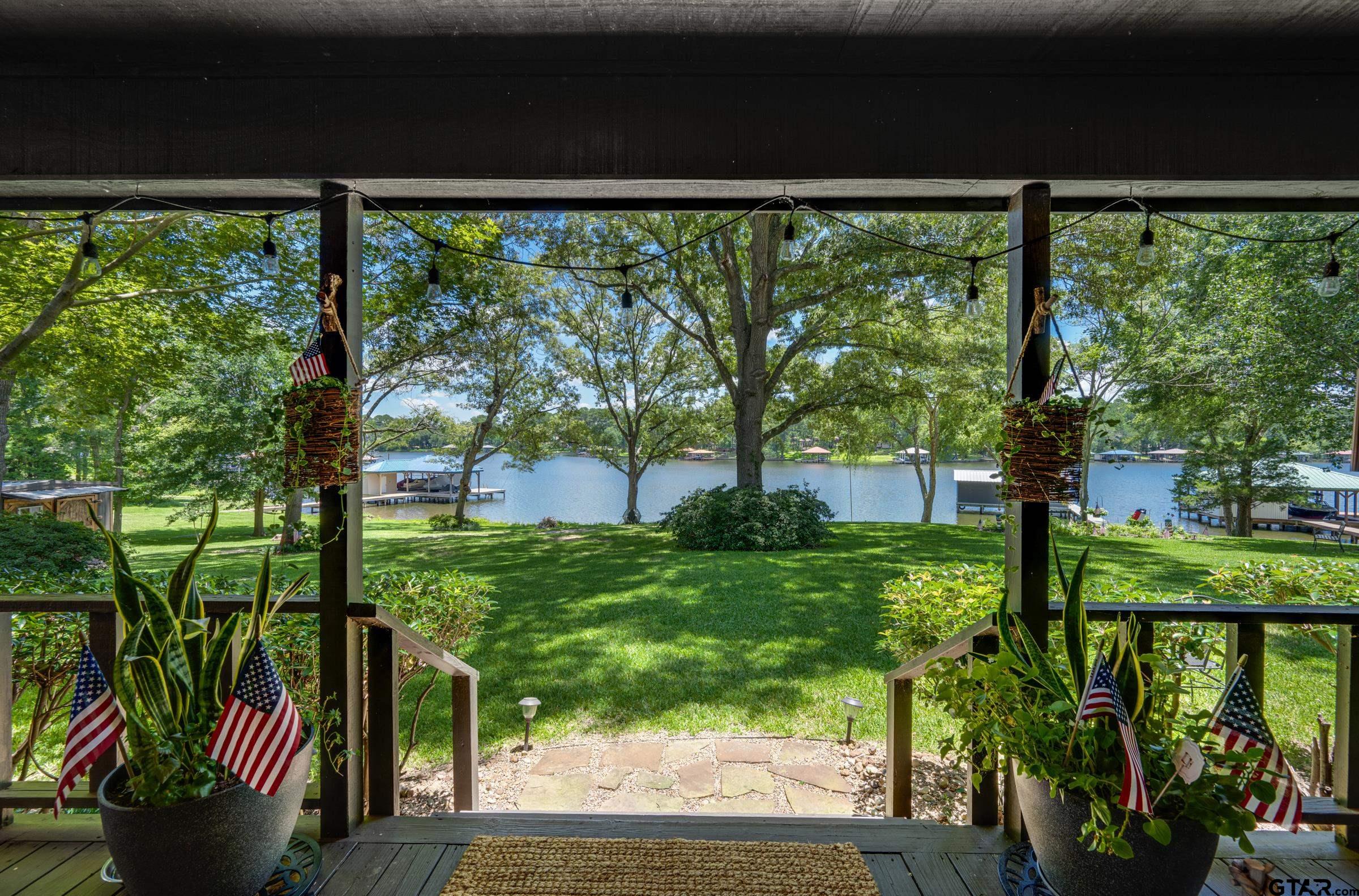 23258 Edgewater Dr