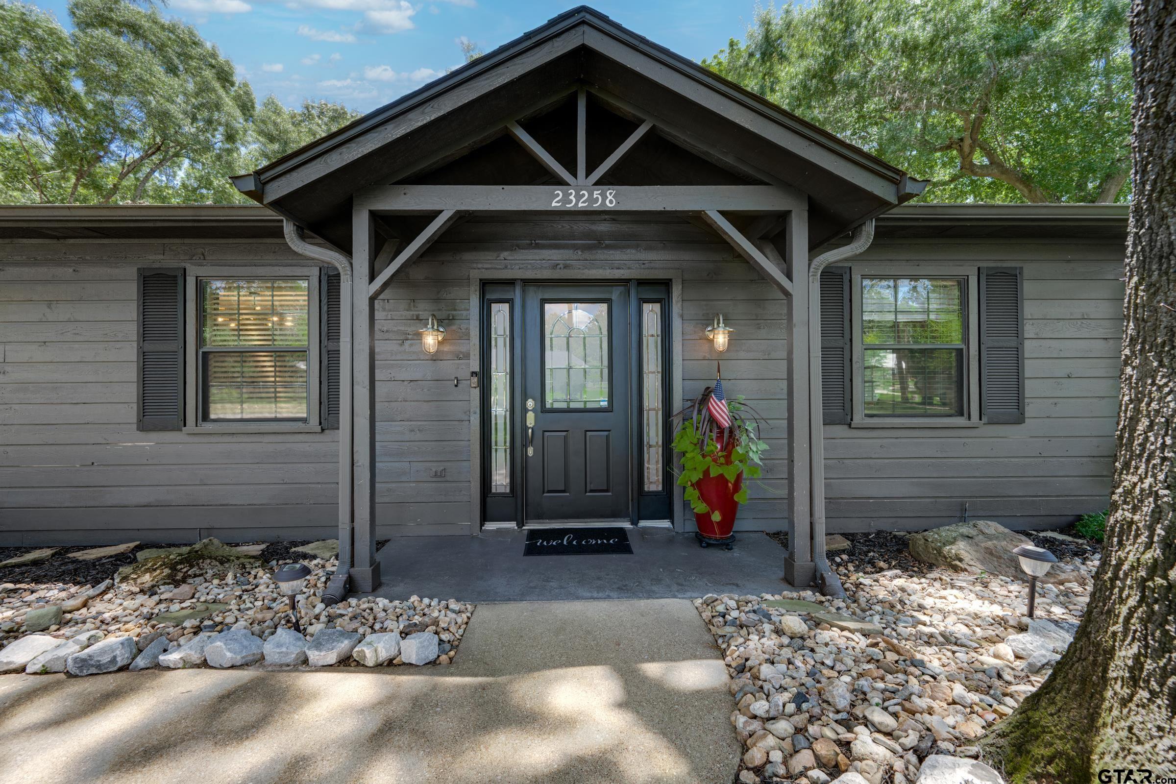 23258 Edgewater Dr