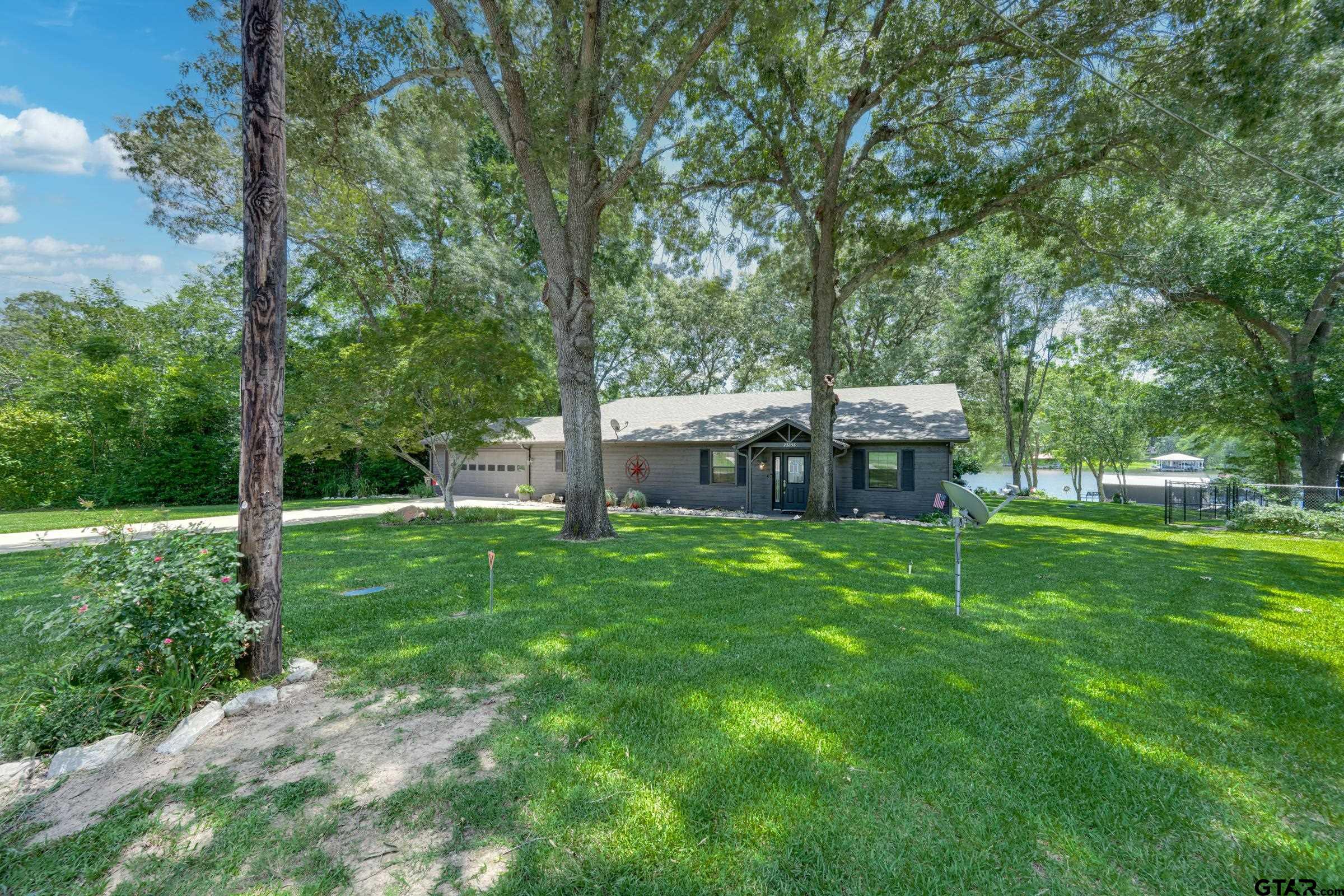 23258 Edgewater Dr