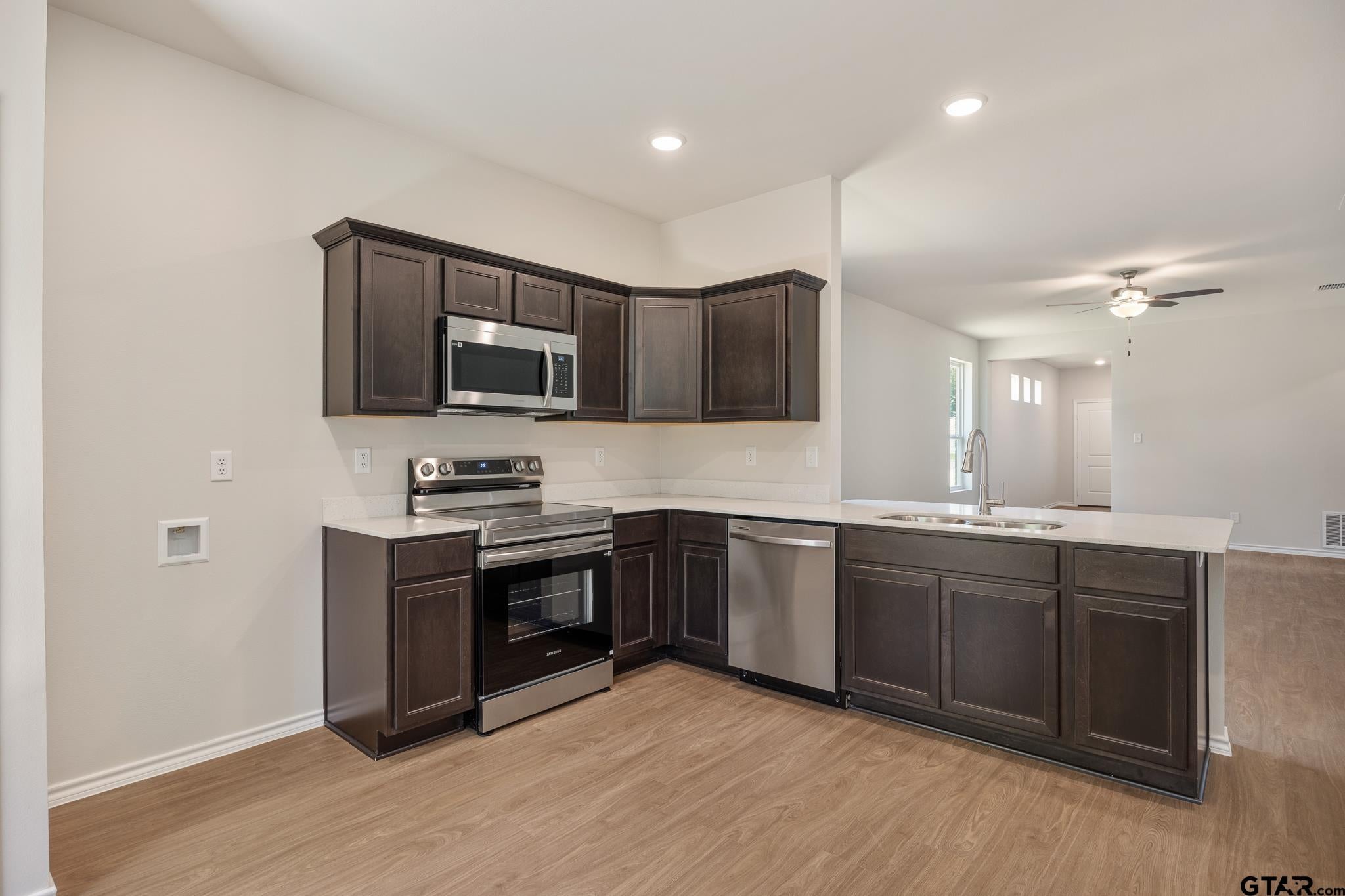 610 Park Central