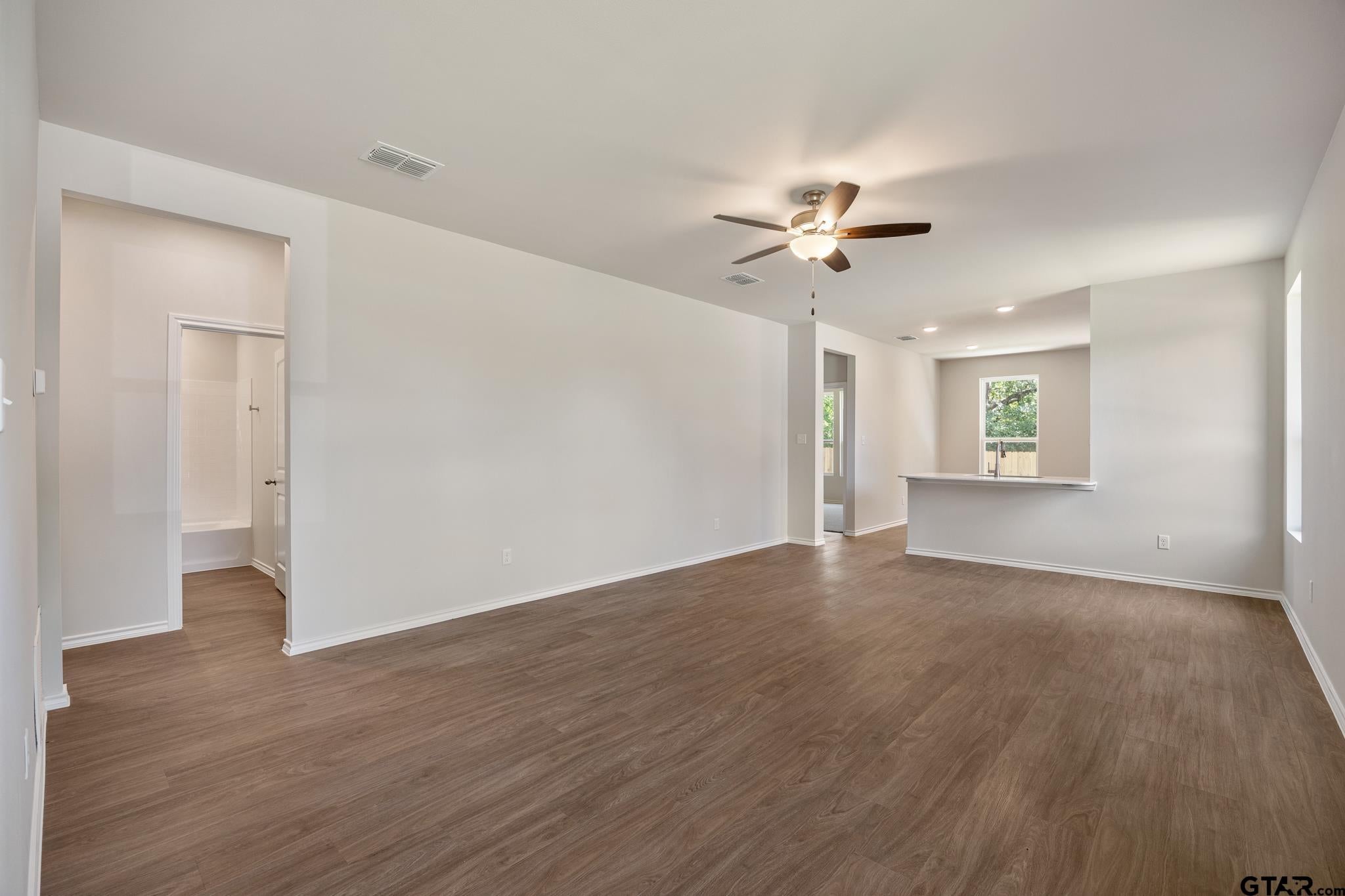 610 Park Central