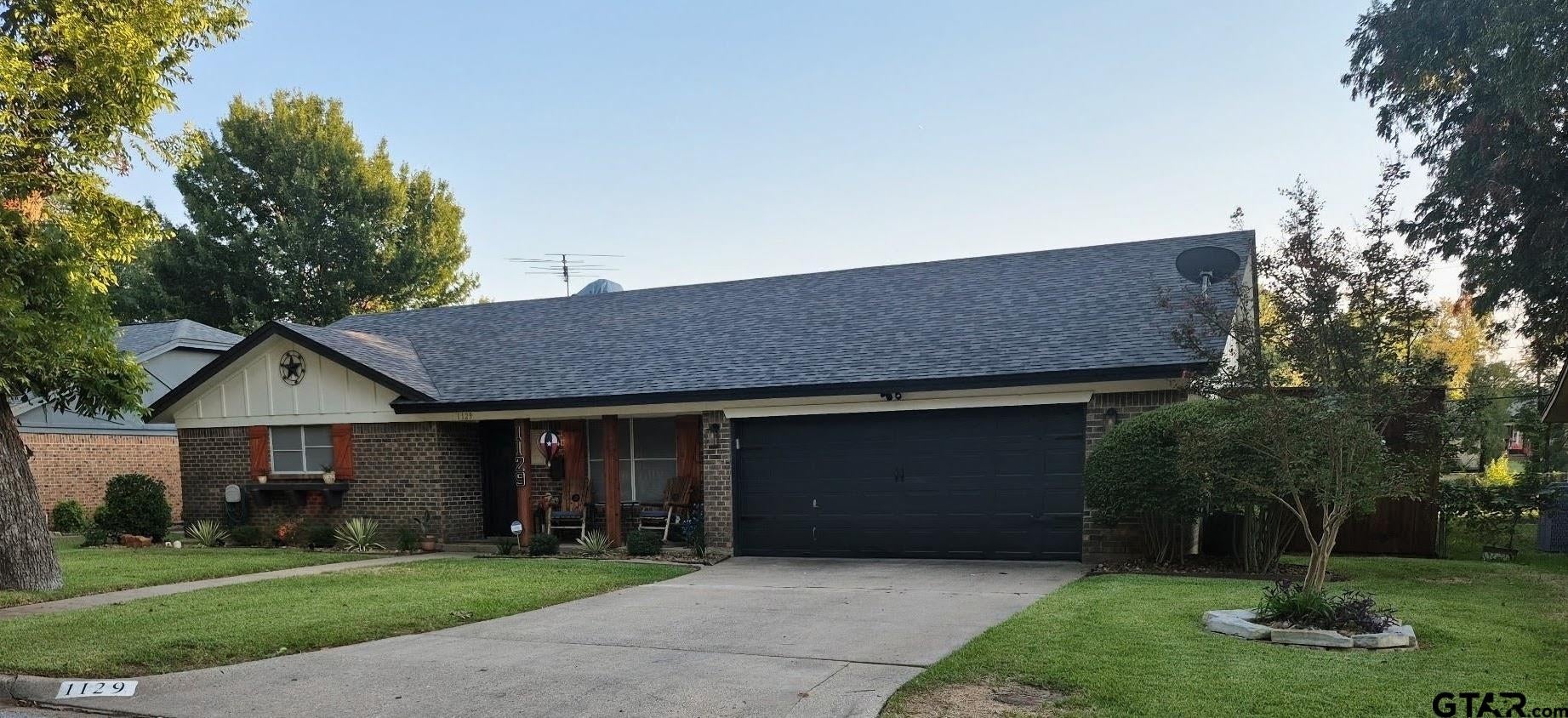 1129 Henson Dr