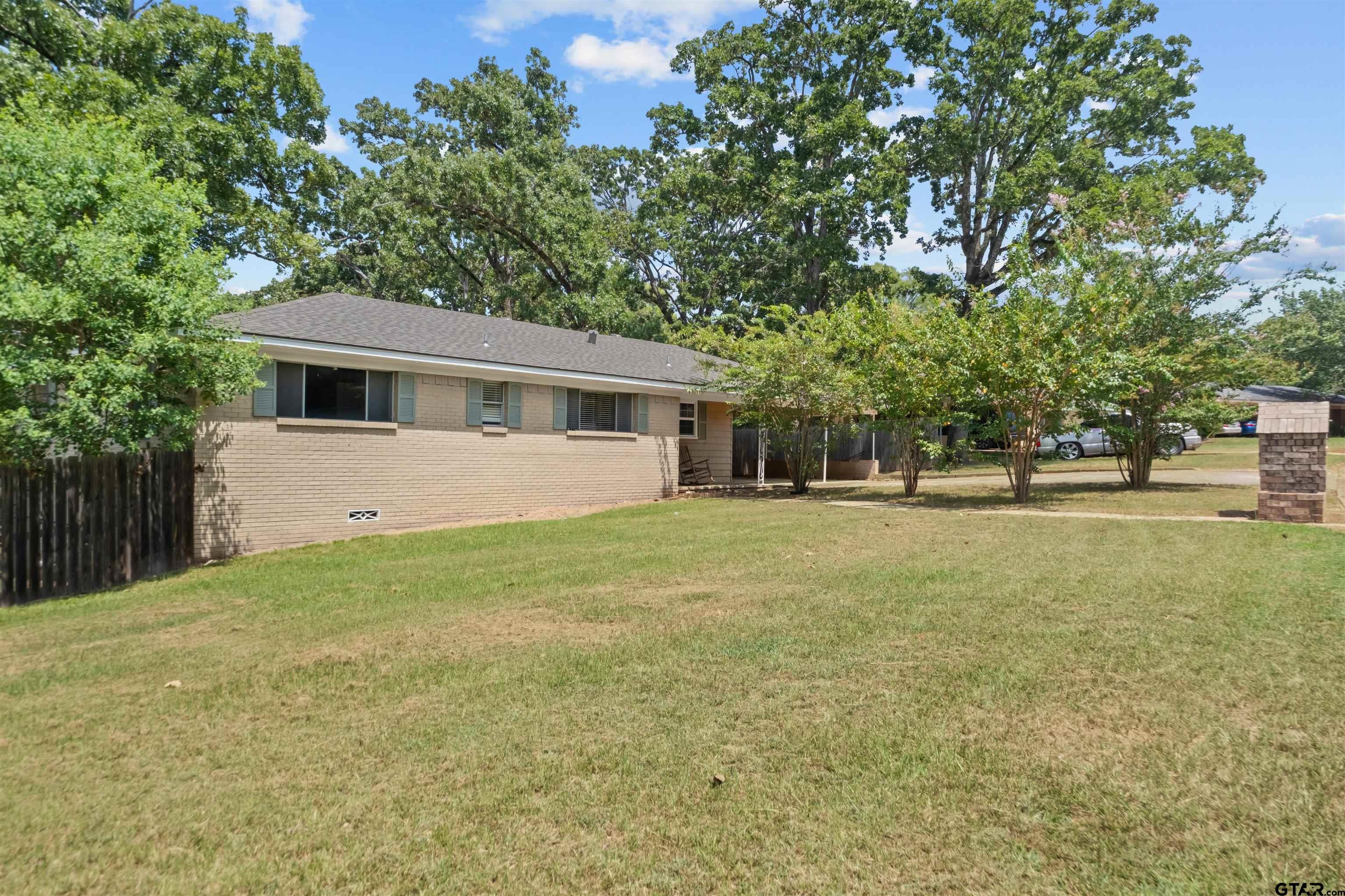 118 Hillcrest Dr