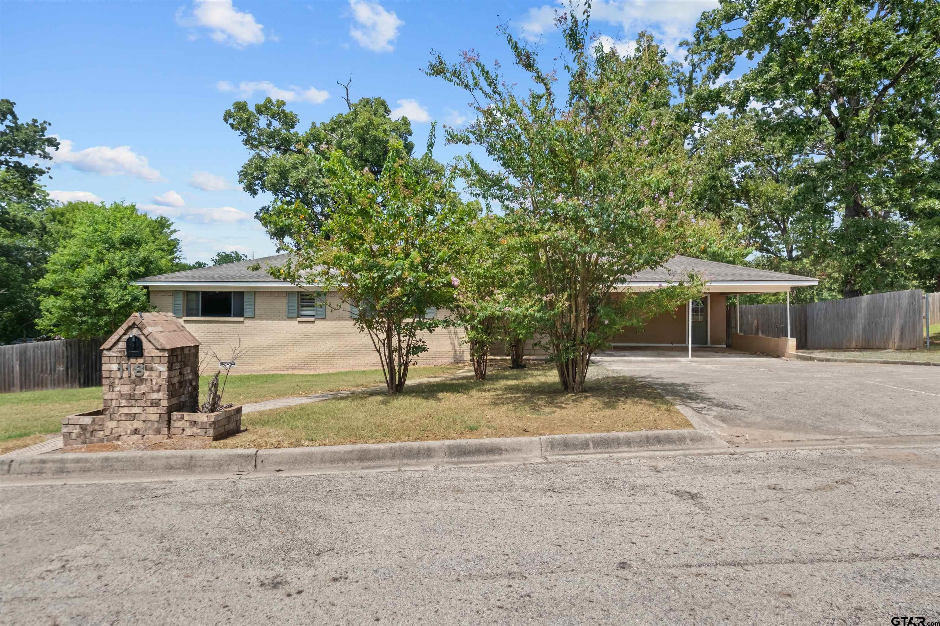 118 Hillcrest Dr