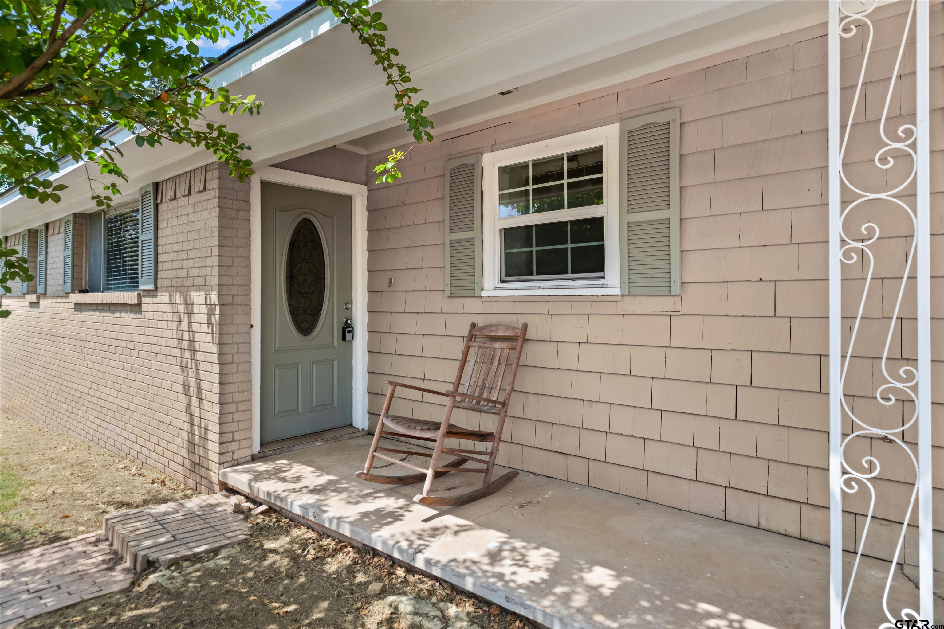 118 Hillcrest Dr