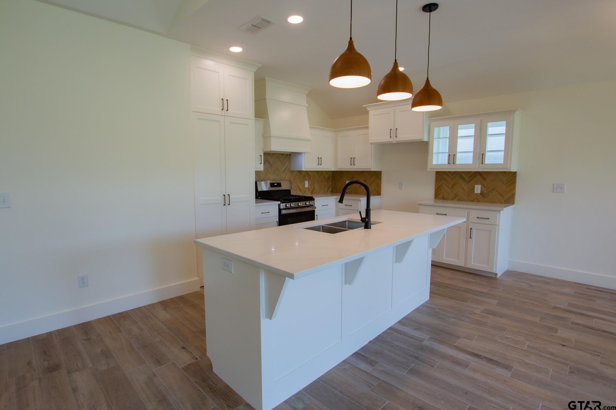 16518 Crossing Cir