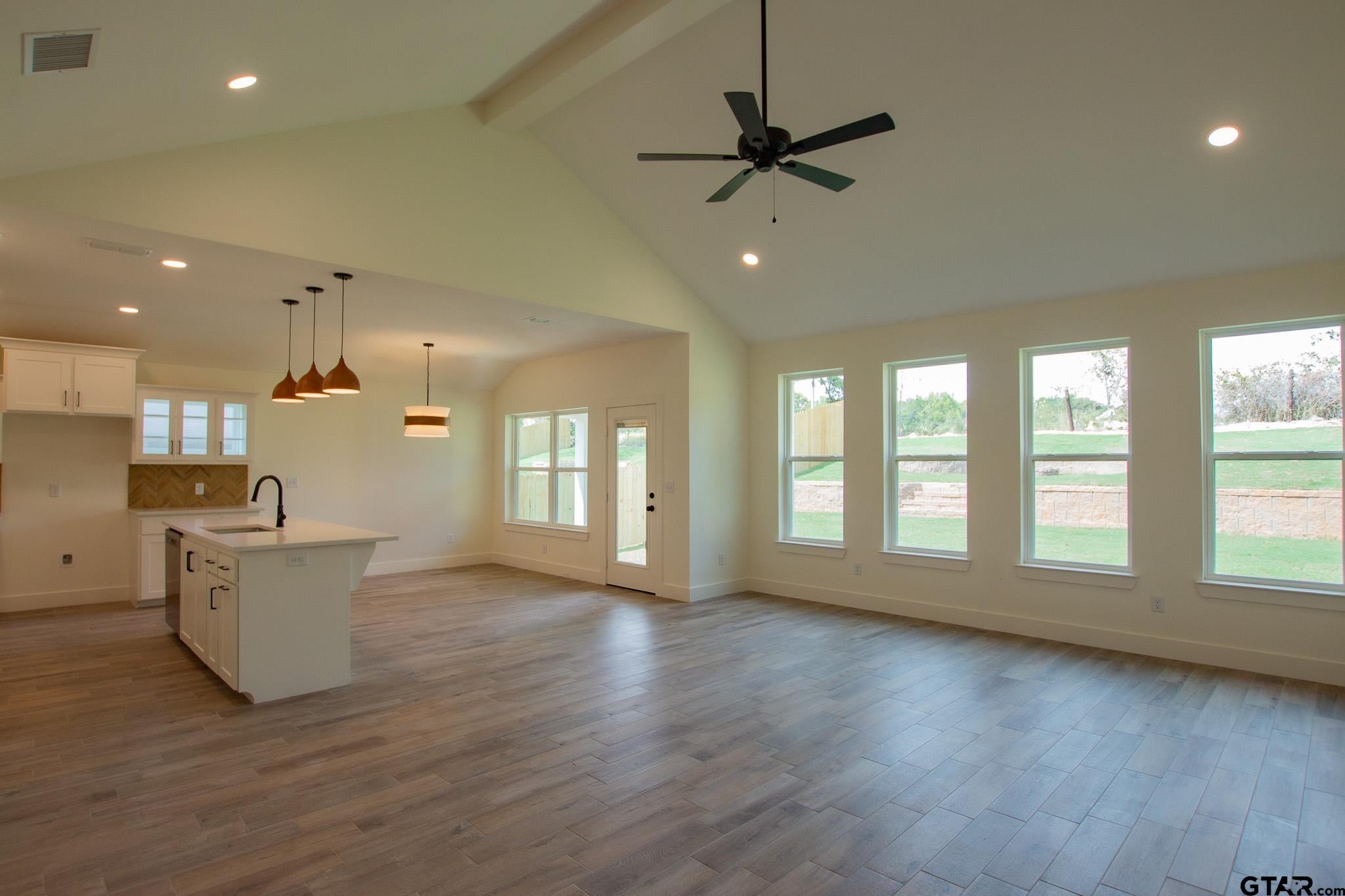 16518 Crossing Cir