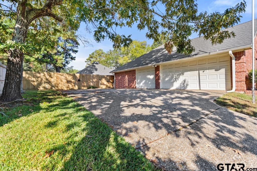 1603 OLD OAK DR