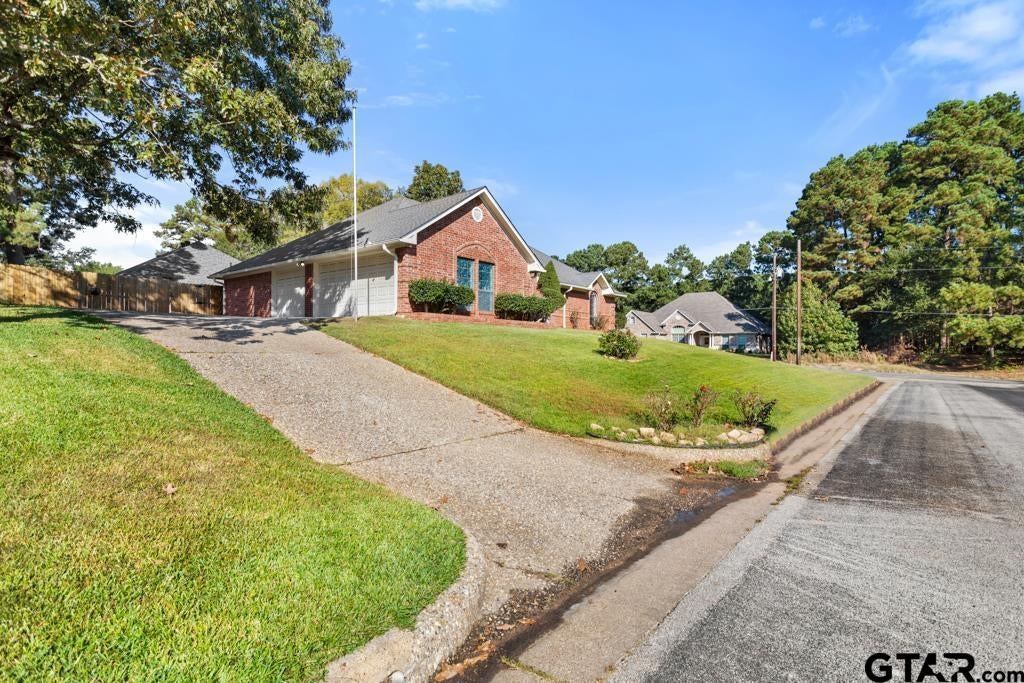 1603 OLD OAK DR