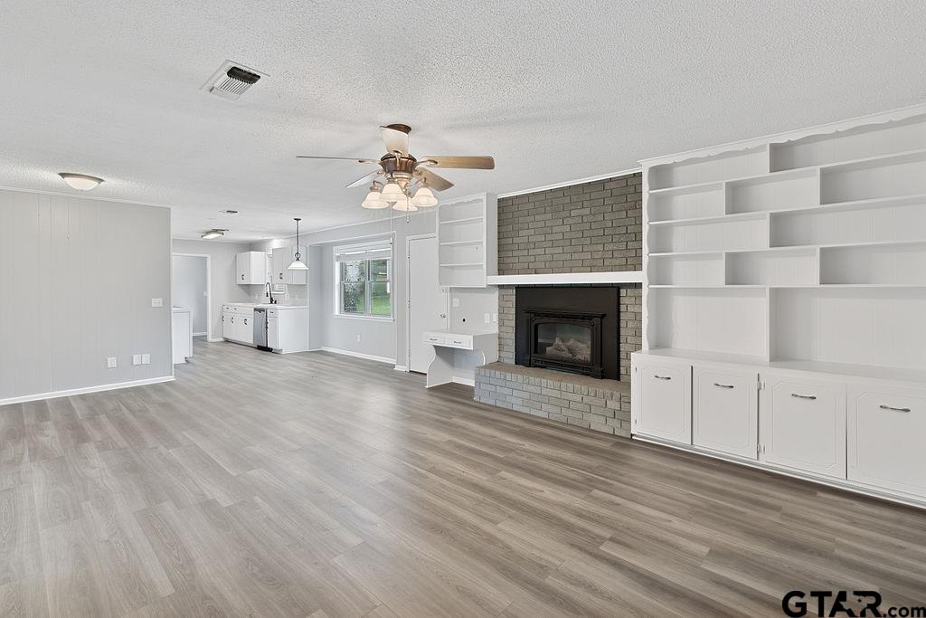 4116 Lakeshore