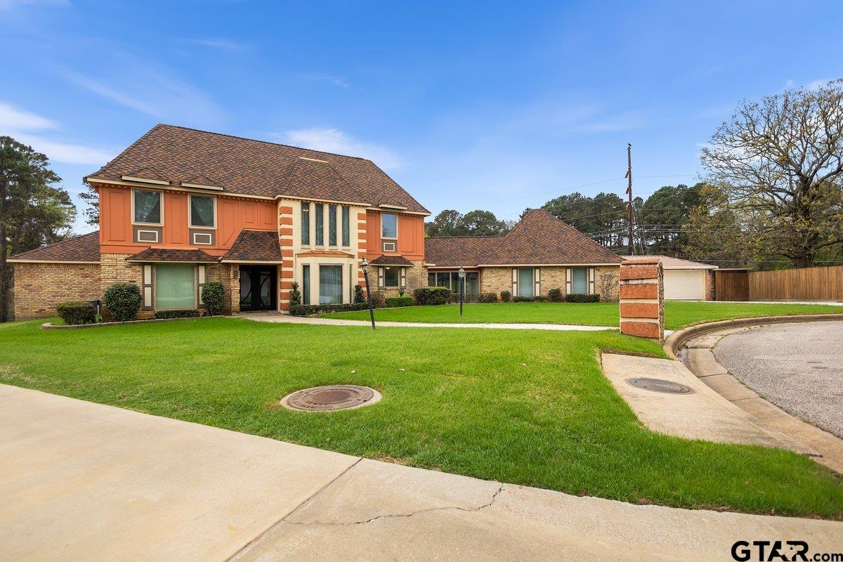 1102 Richwood St.