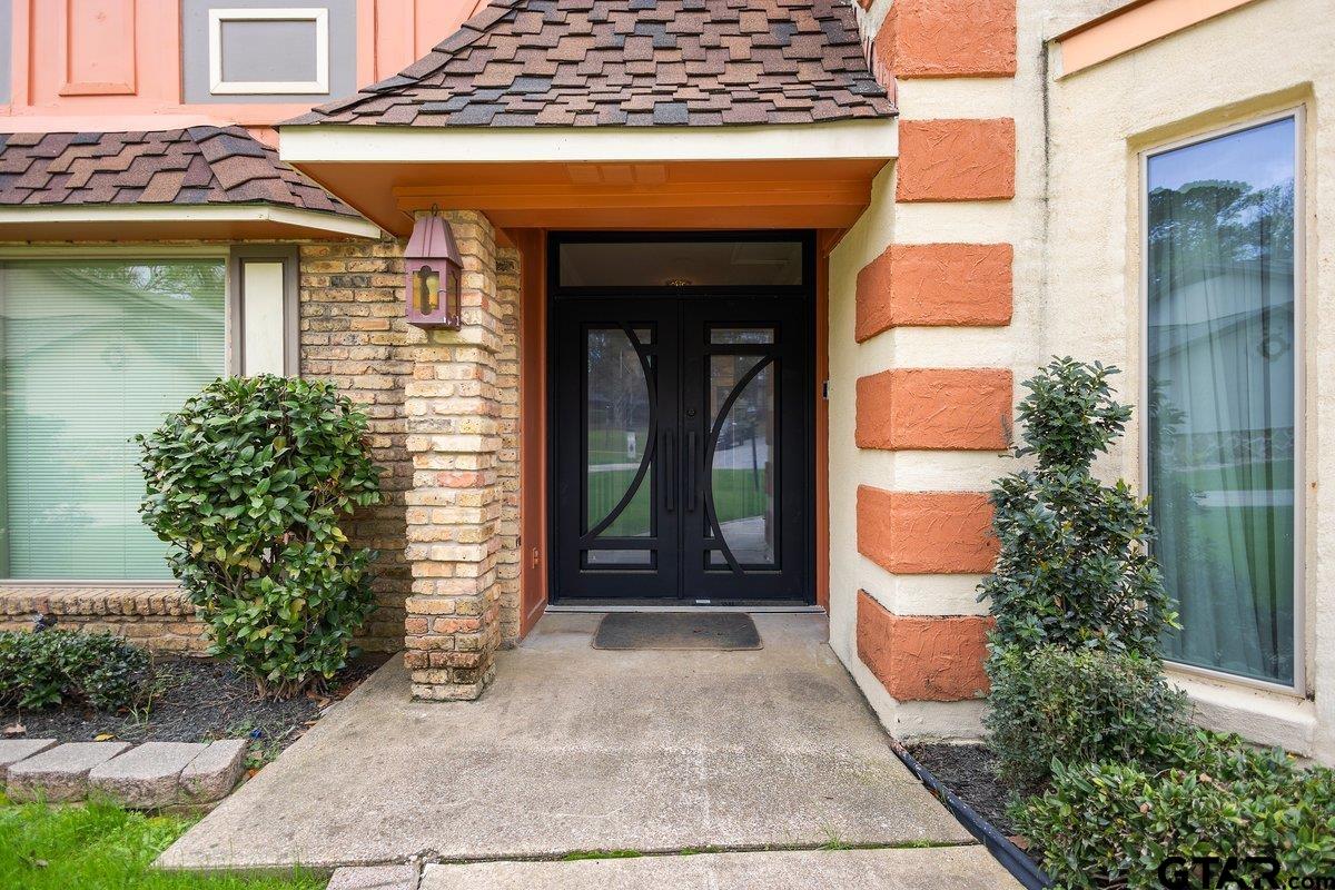 1102 Richwood St.