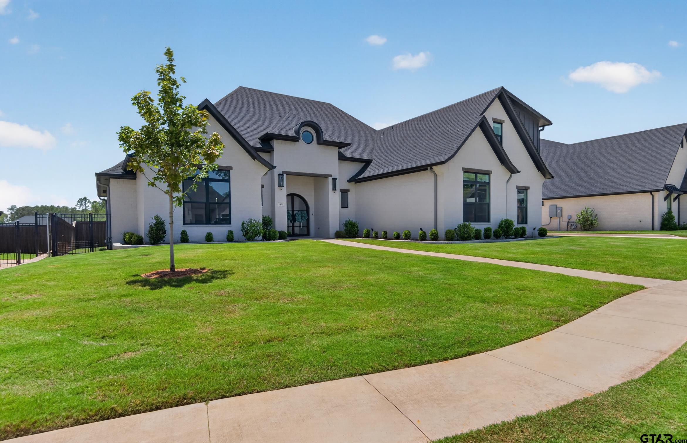 1572 Maple Circle