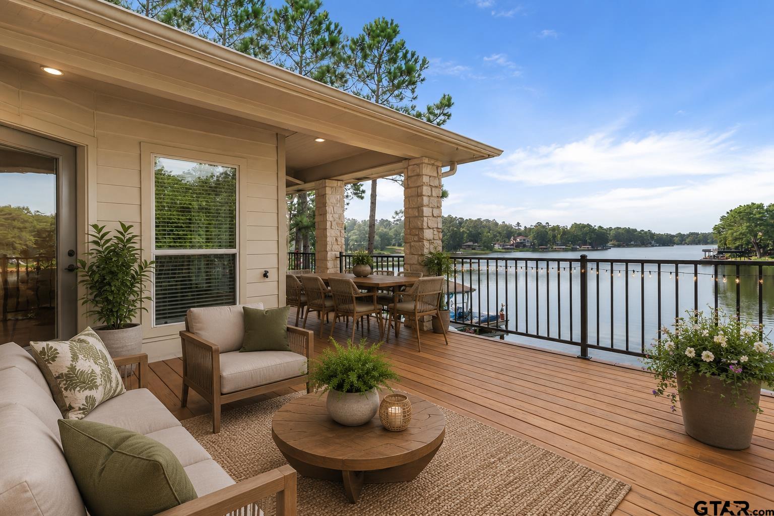 521 Hideaway Ln Central